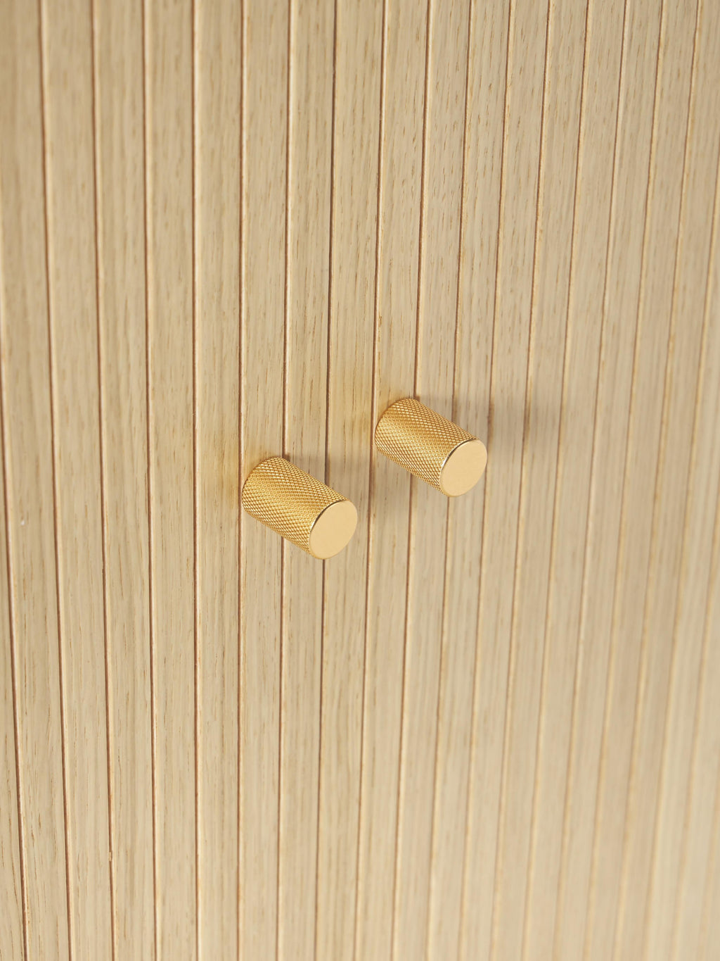 Highboard Calary mit geriffelter Front