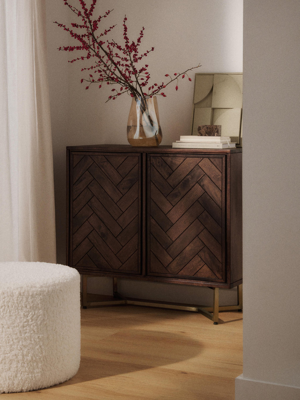Sideboard Luca aus Mangoholz mit Fischgrät-Muster