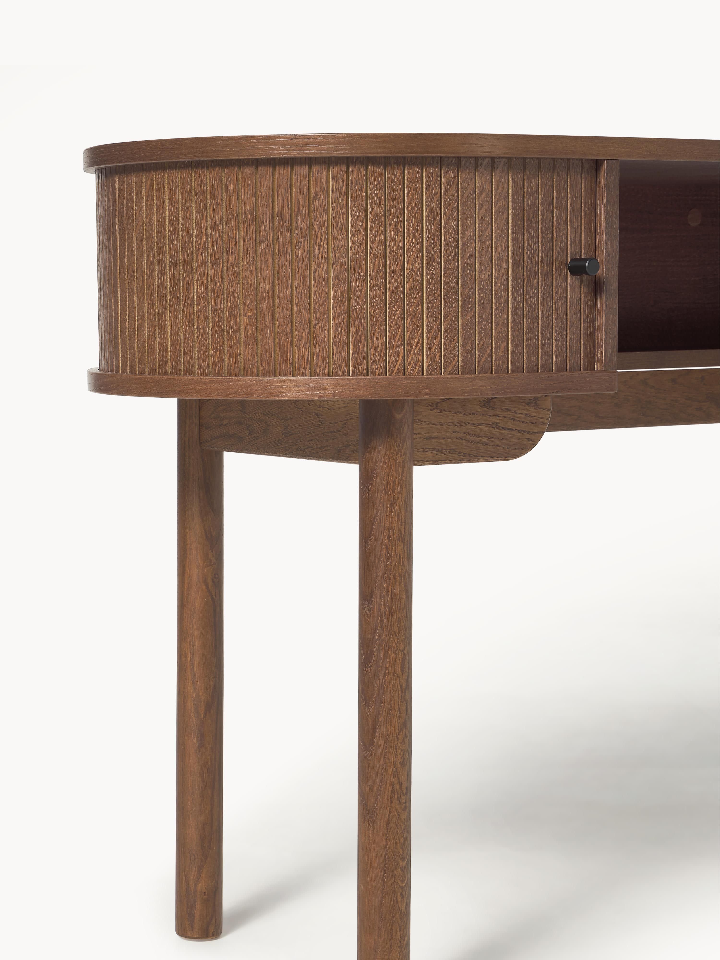 Schreibtisch Calary mit geriffelter Front