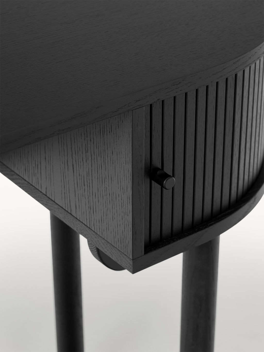 Schreibtisch Calary mit geriffelter Front