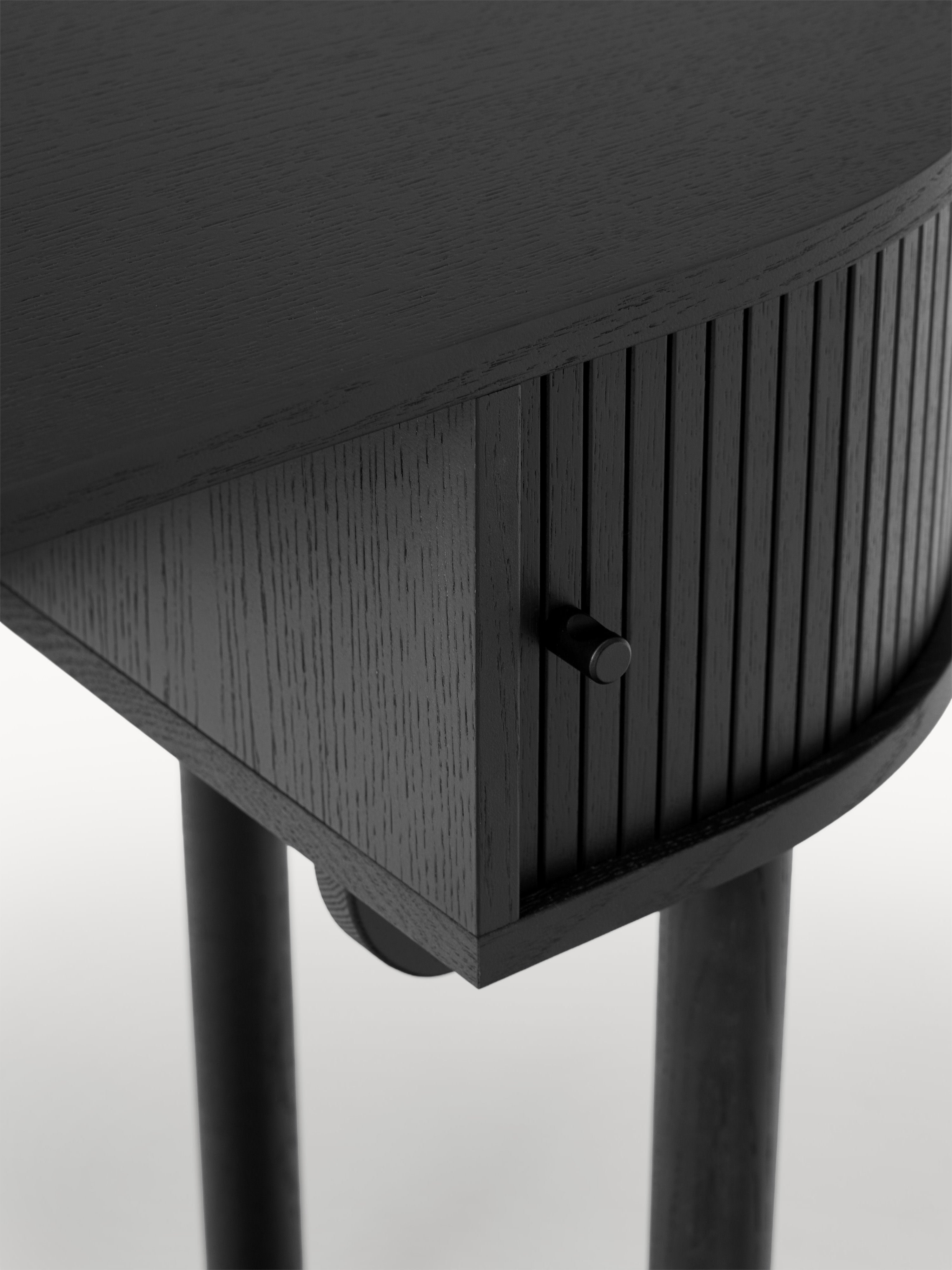 Schreibtisch Calary mit geriffelter Front