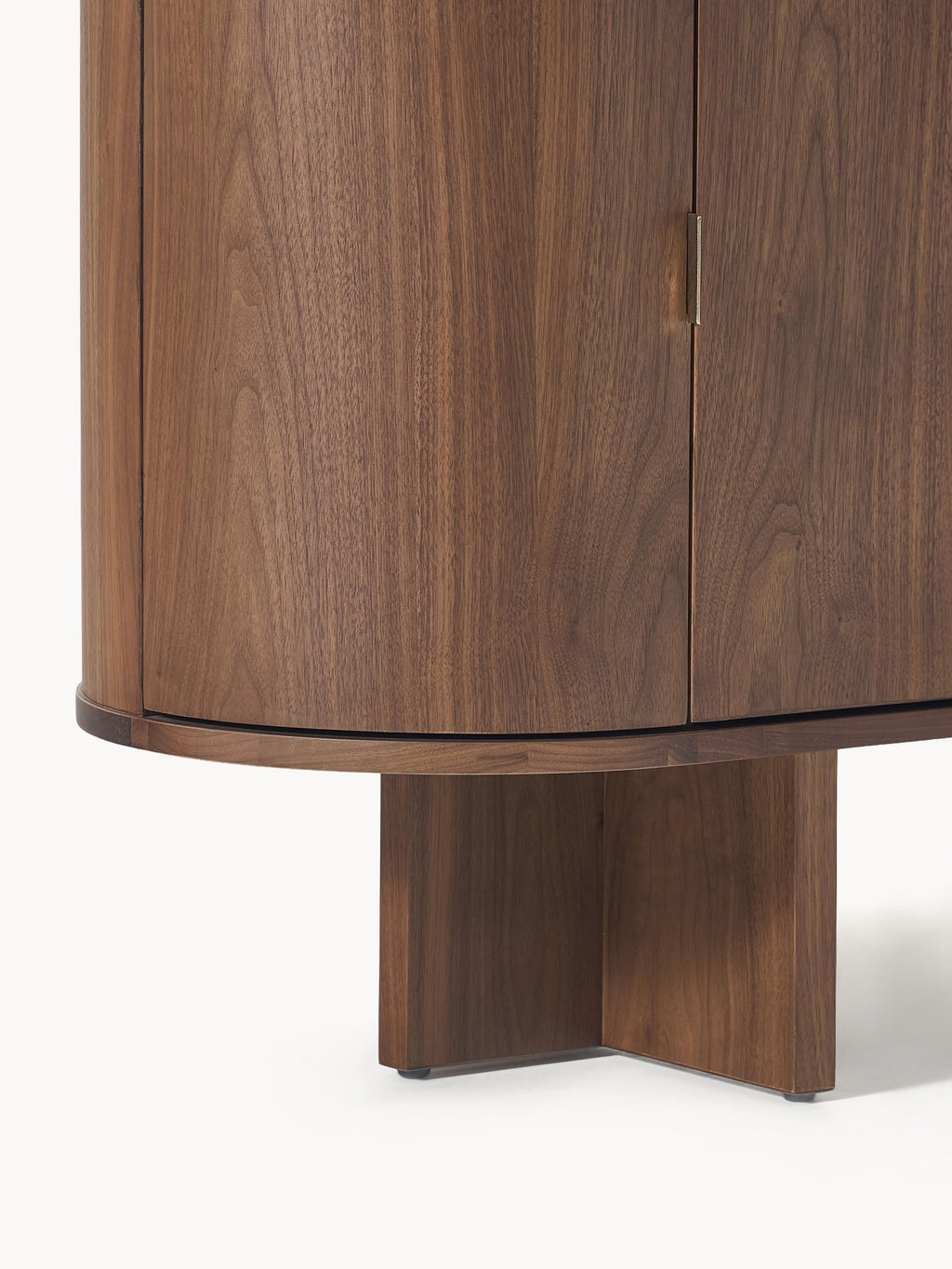 Holz-Sideboard Zumi mit abgerundeten Ecken und Marmorplatte