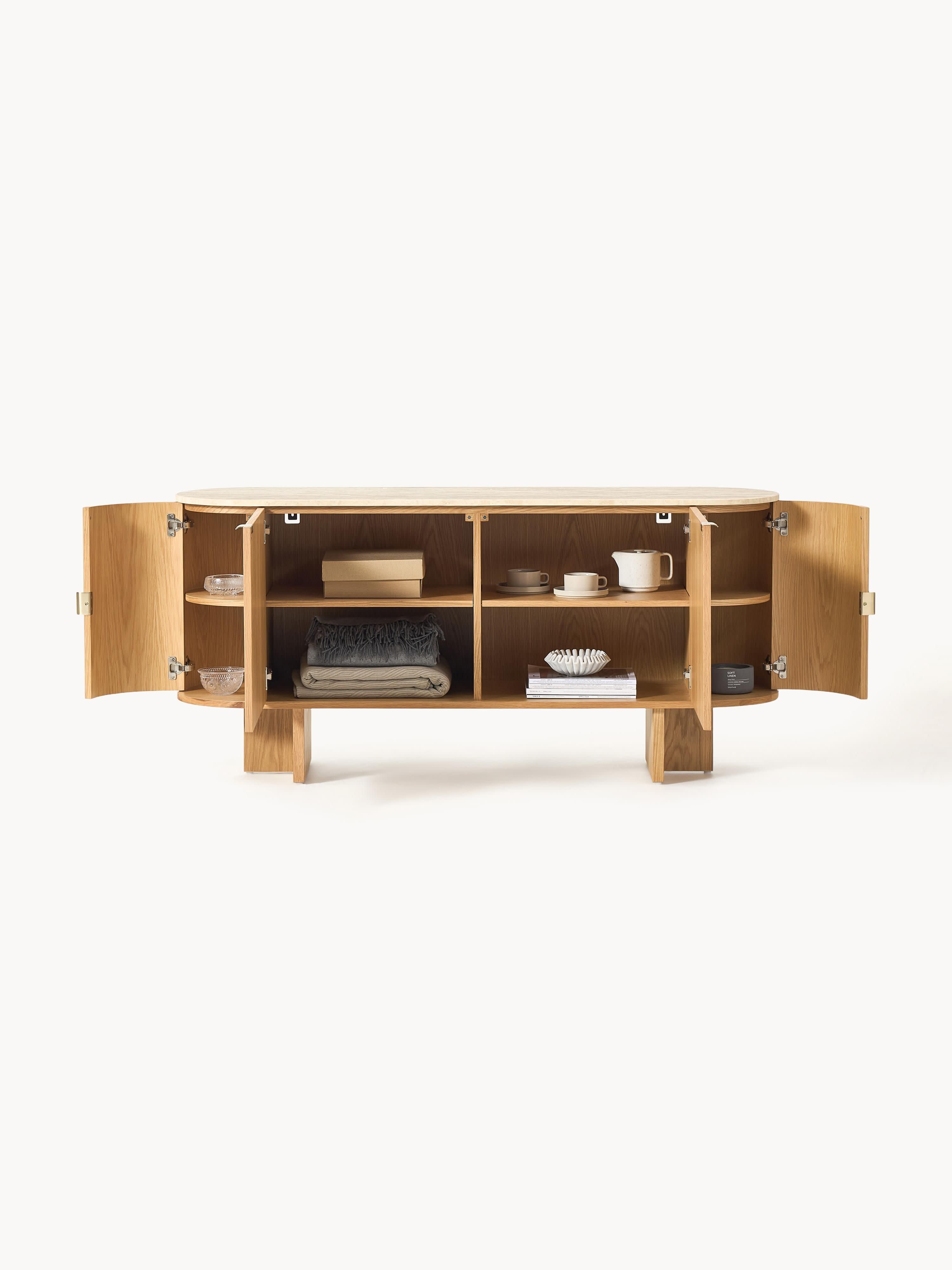 Holz-Sideboard Zumi mit abgerundeten Ecken und Travertinplatte