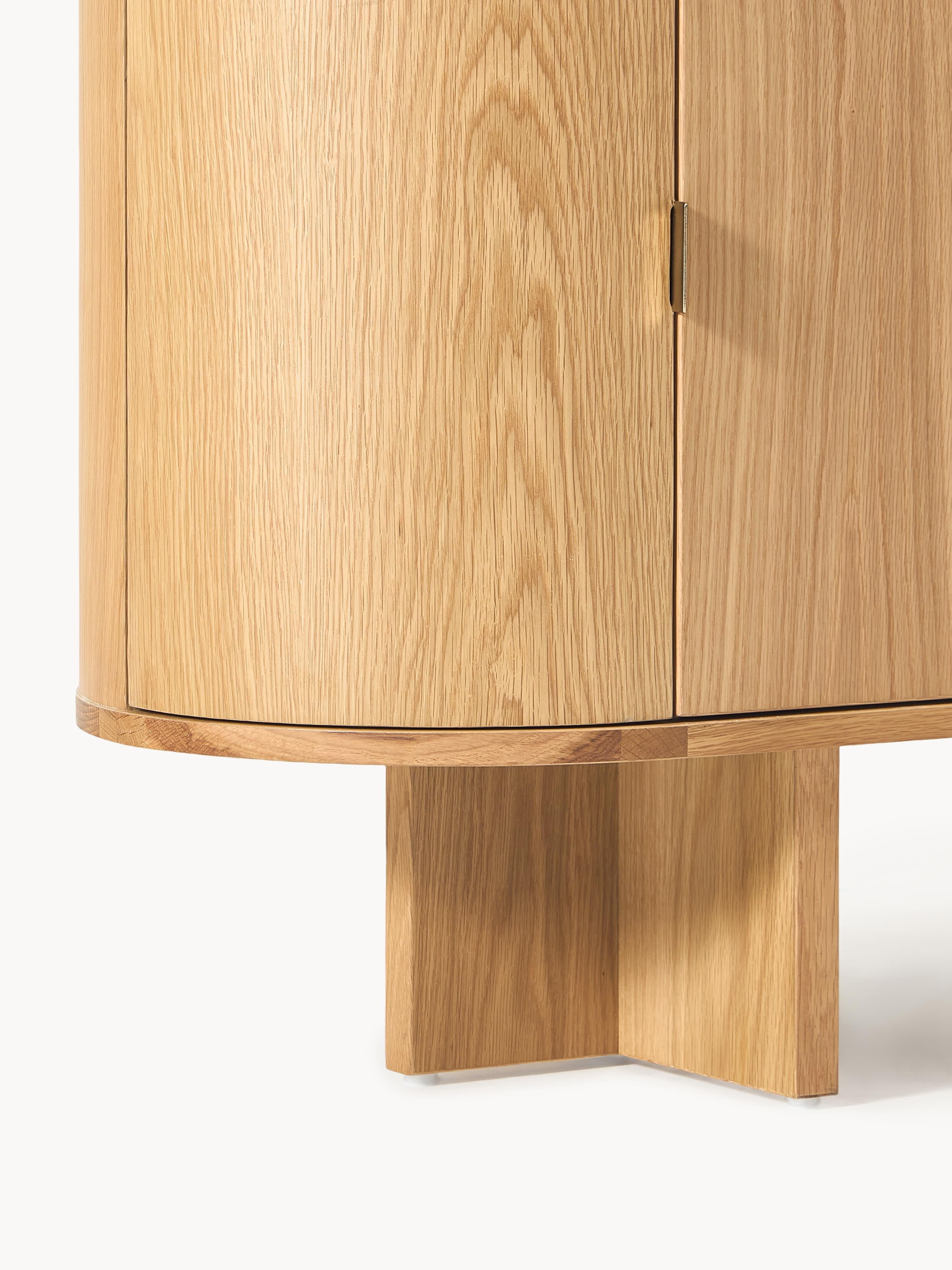 Holz-Sideboard Zumi mit abgerundeten Ecken und Travertinplatte