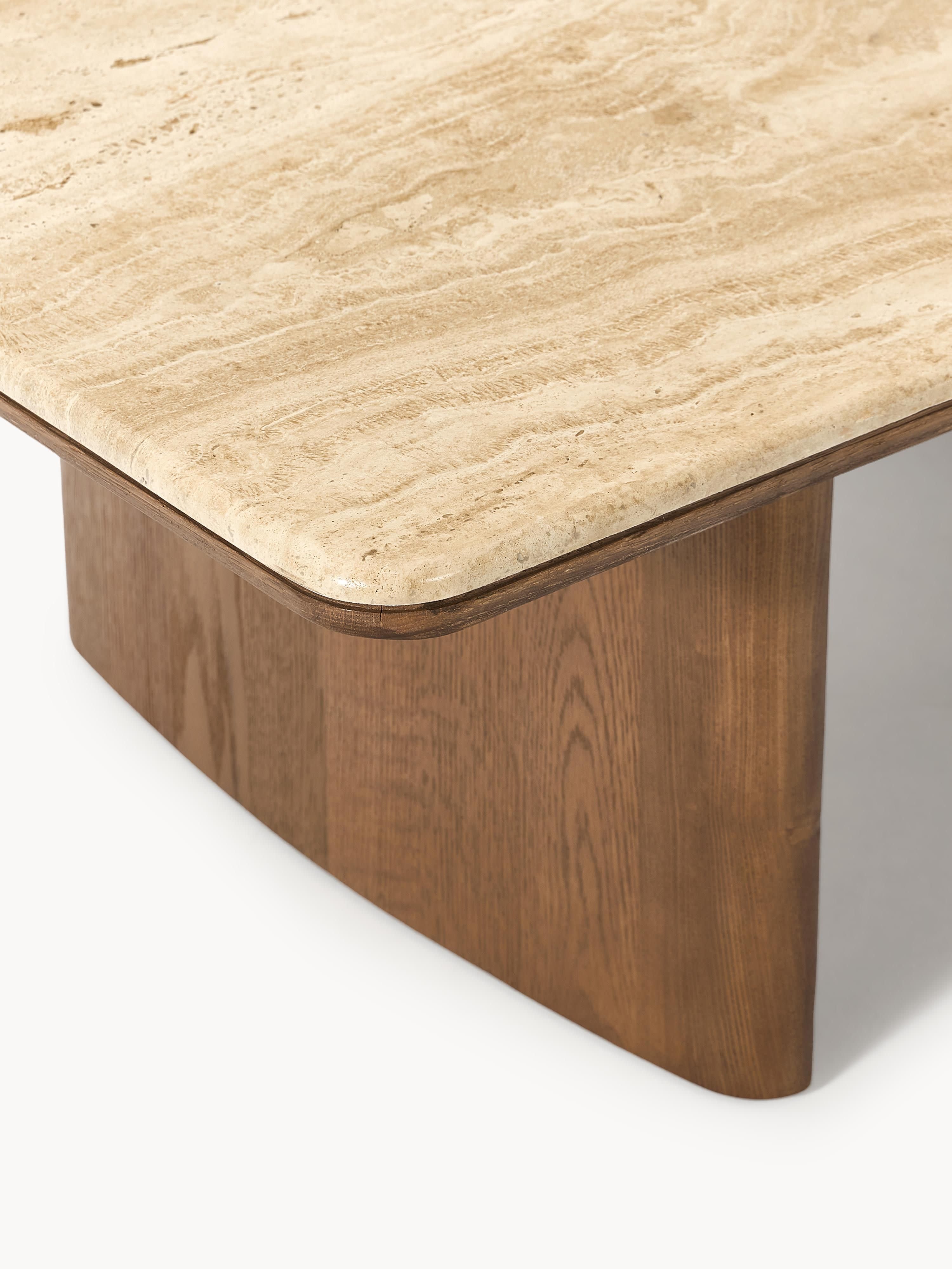 Couchtisch Chandler aus Eichenholz mit Travertinplatte