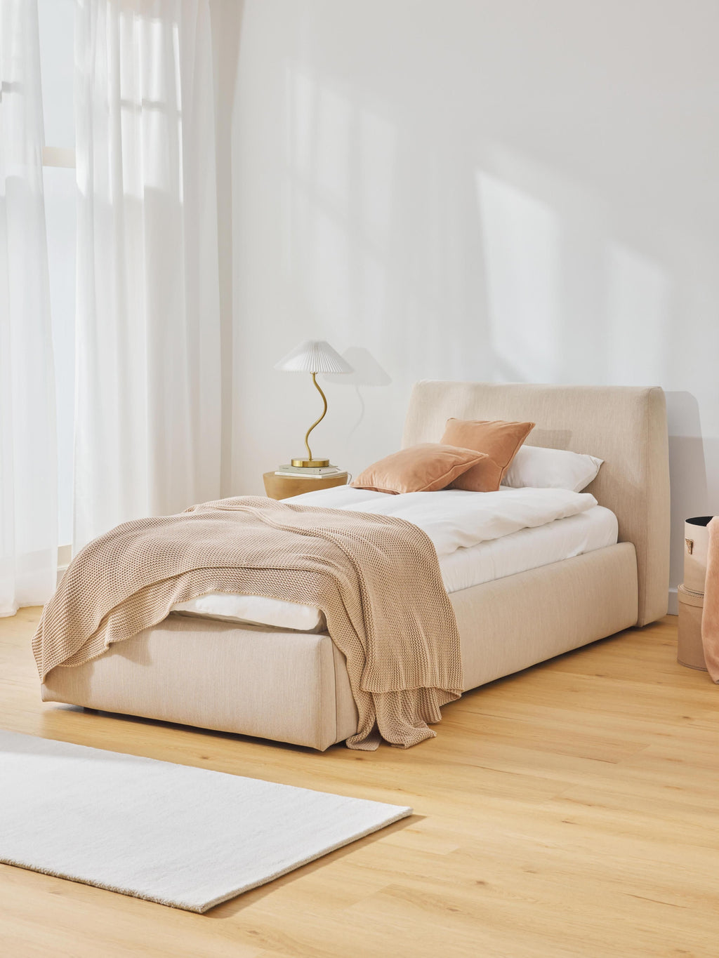 Gepolstertes Einzelbett Cloud mit Stauraum