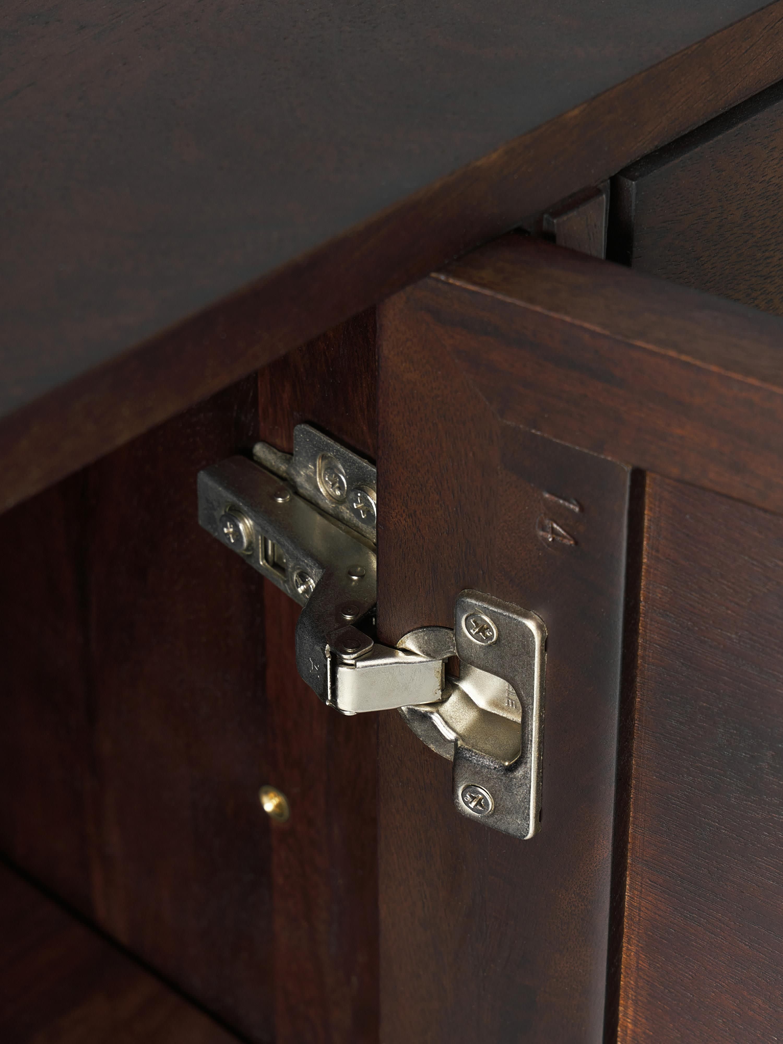 Sideboard Luca aus Mangoholz mit Fischgrät-Muster