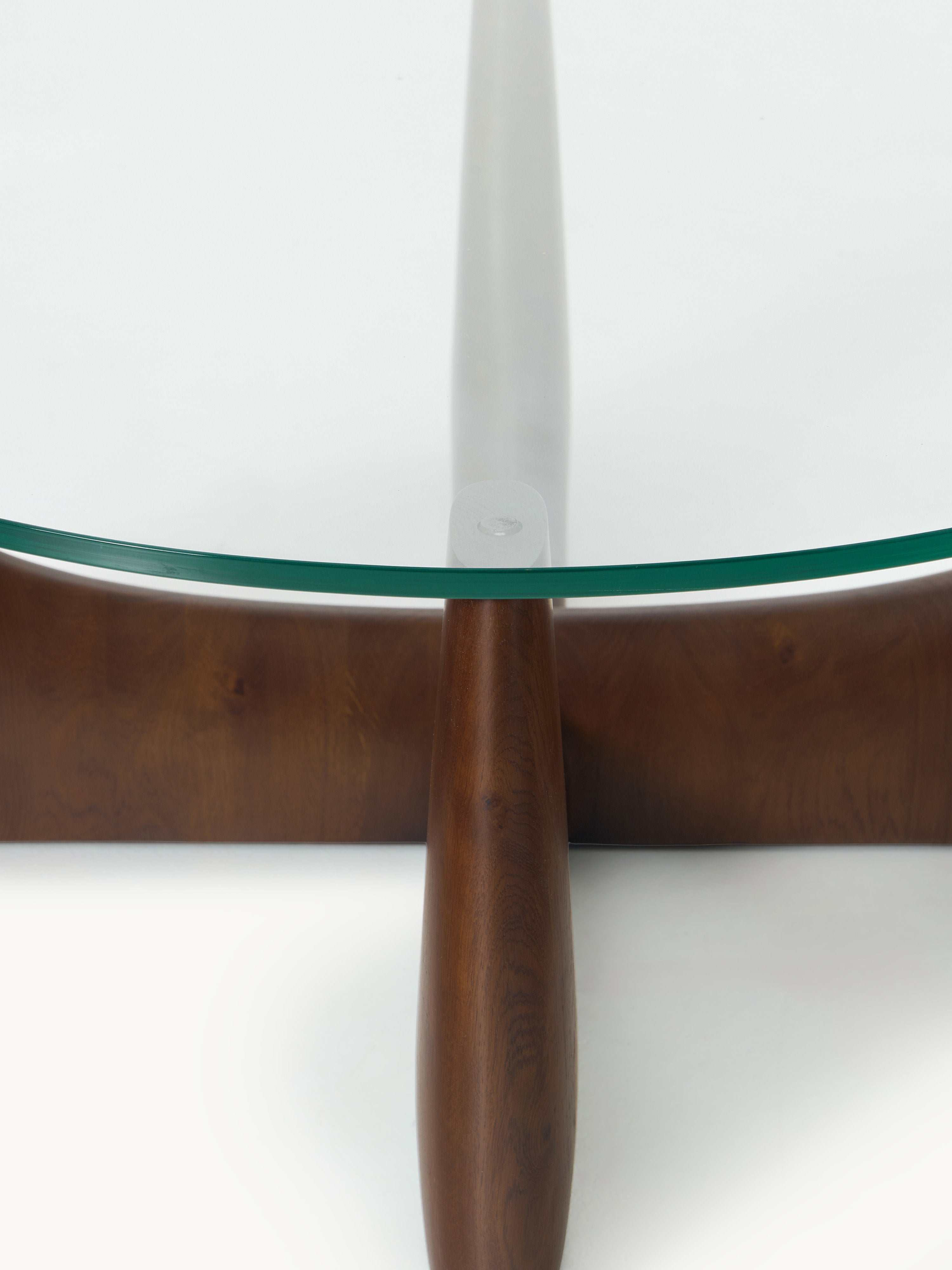 Runder Holz-Couchtisch Miya mit Glasplatte