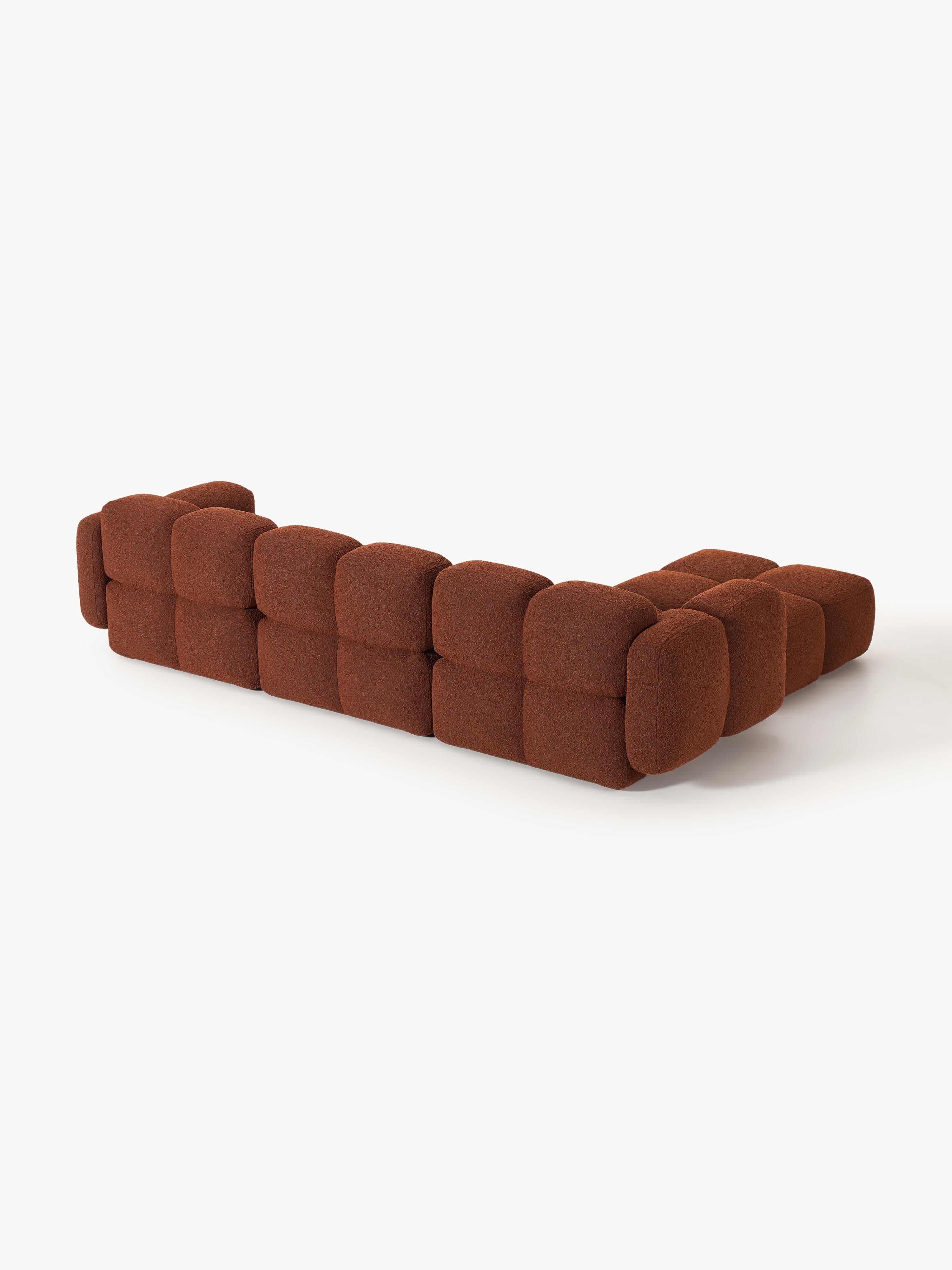 Modulares Sofa Tayla (4-Sitzer) aus Bouclé mit Hocker (links/rechts)