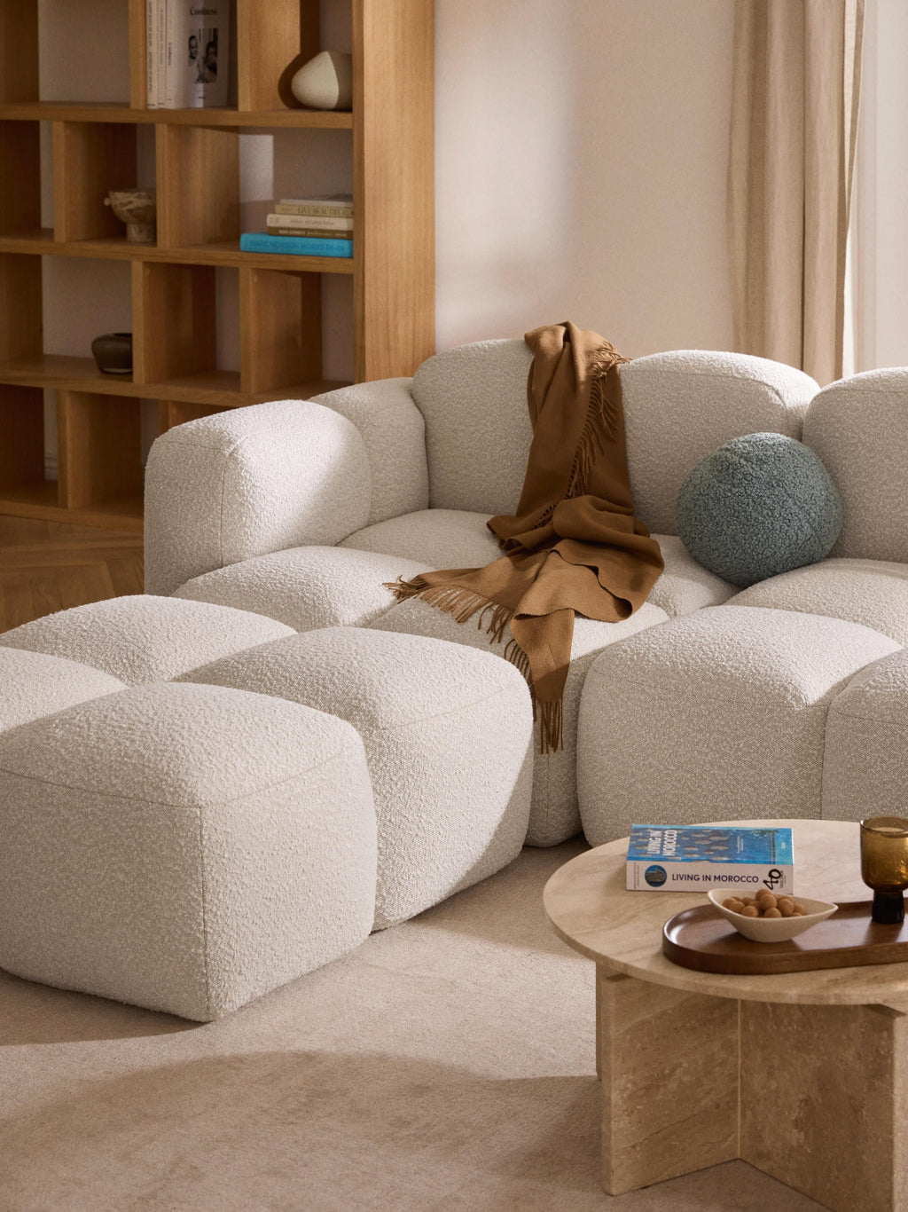 Sofa-Hocker Tayla aus Bouclé