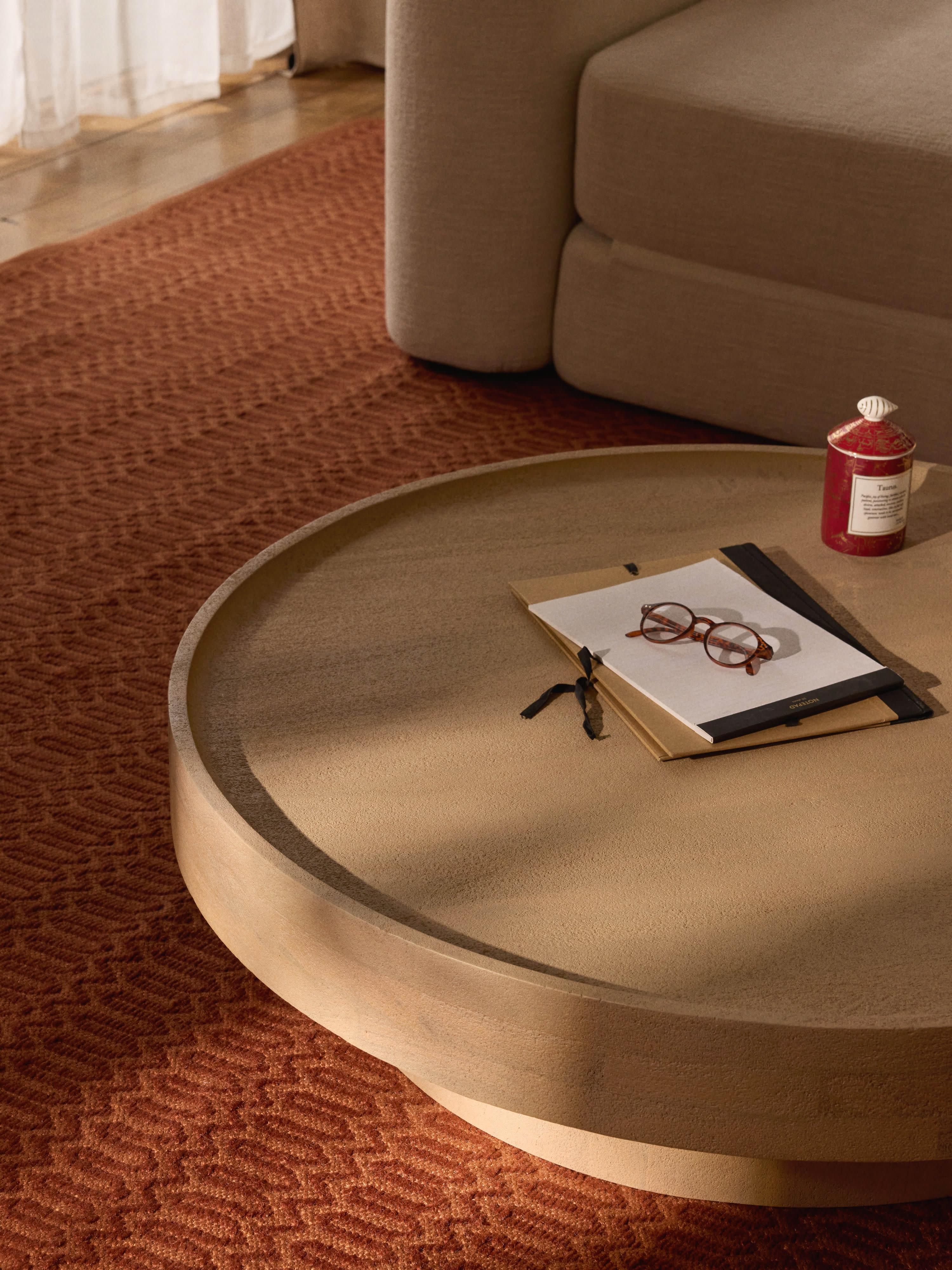 Runder XL Couchtisch Benno aus Mangoholz
