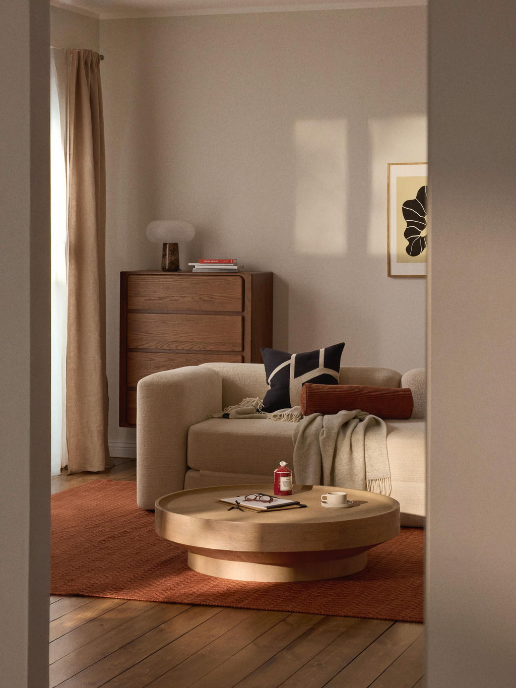 Runder XL Couchtisch Benno aus Mangoholz