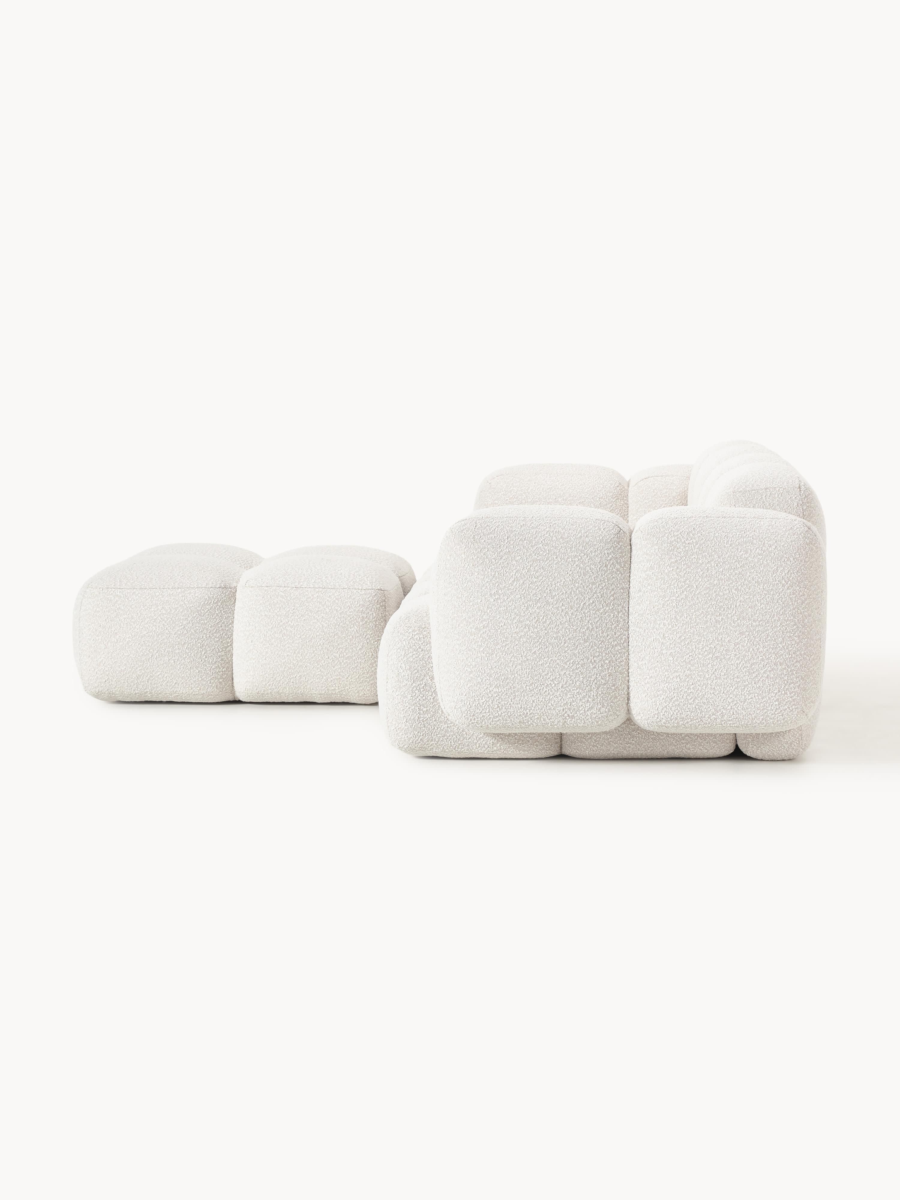 Modulares Sofa Tayla (3-Sitzer) aus Bouclé mit Hocker (links/rechts)