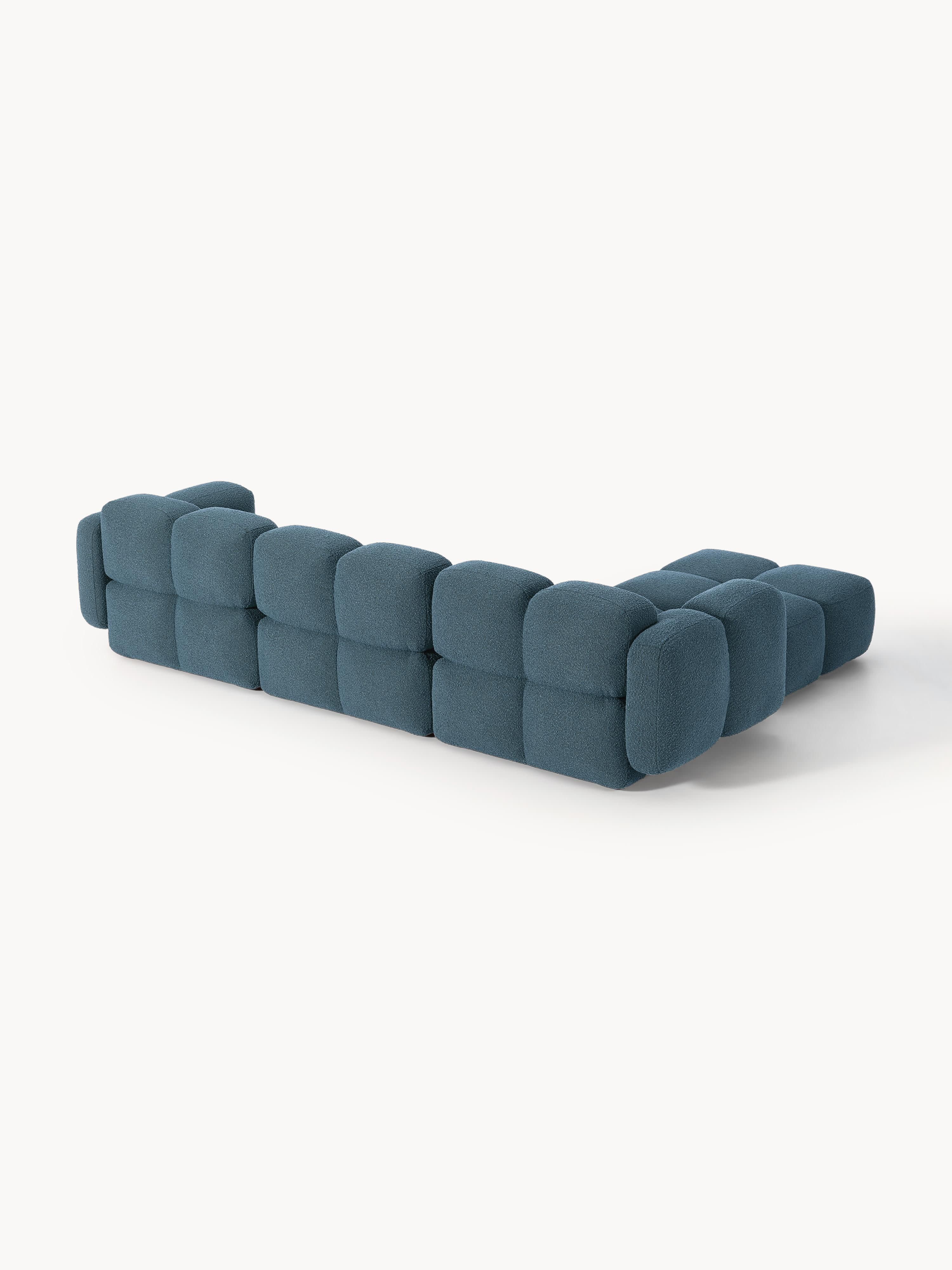 Modulares Sofa Tayla (4-Sitzer) aus Bouclé mit Hocker (links/rechts)