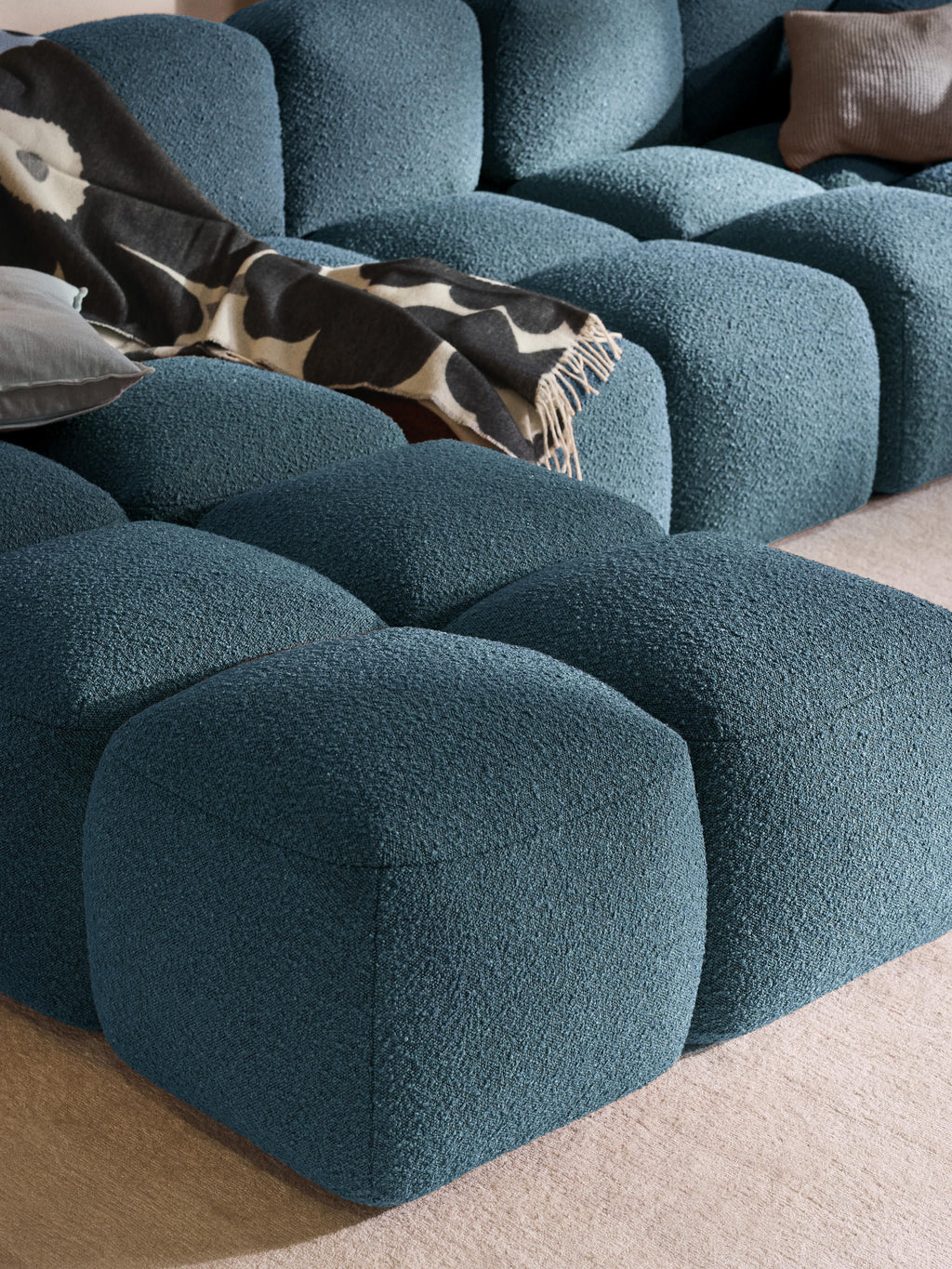 Sofa-Hocker Tayla aus Bouclé