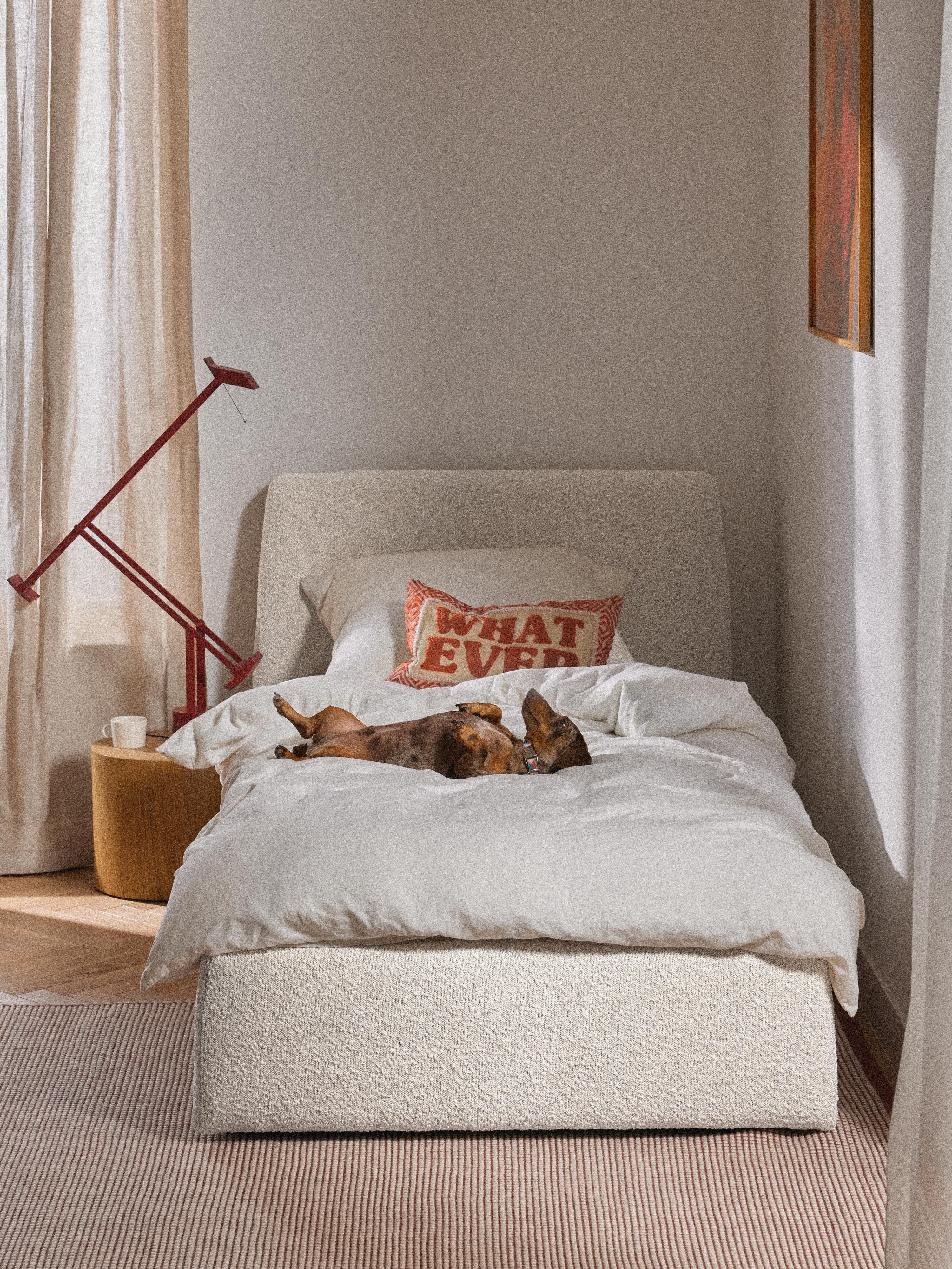 Bouclé-Einzelbett Cloud mit Stauraum