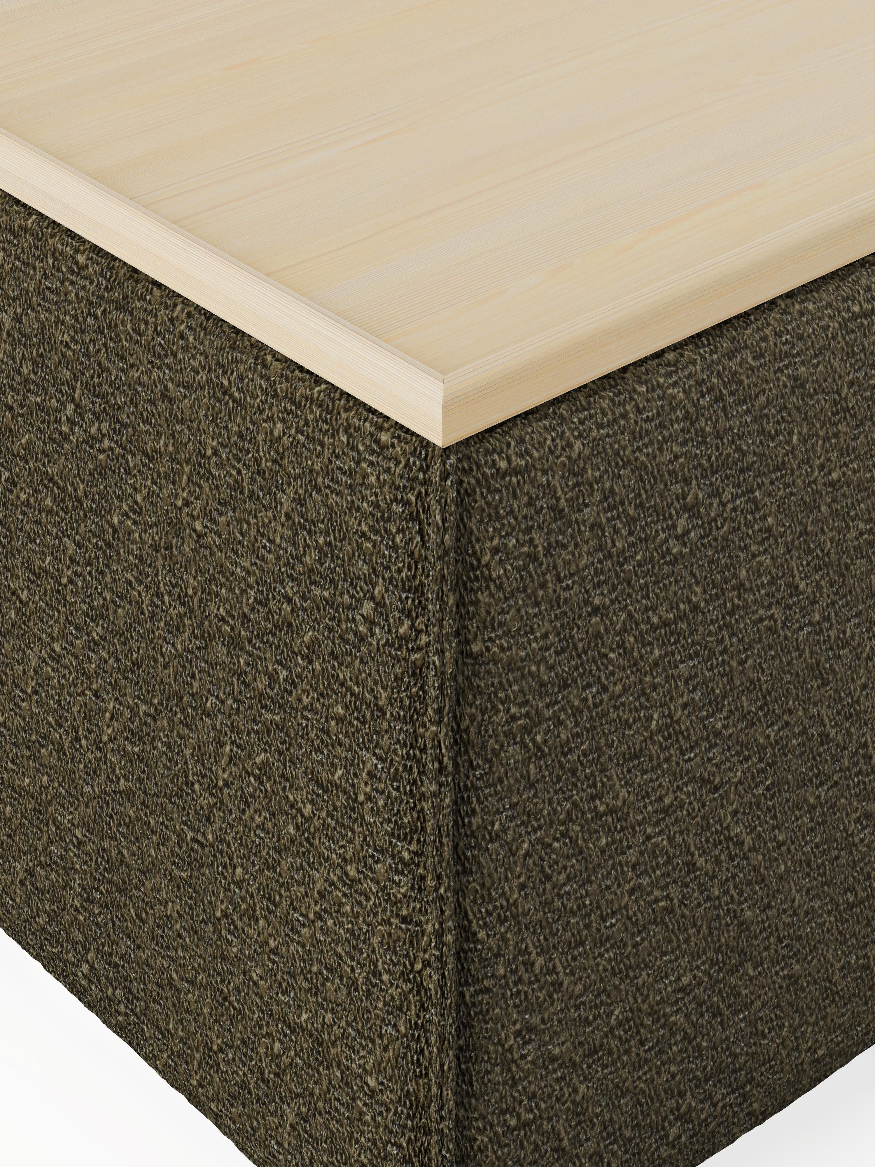 Sofa-Hocker Lennon aus Bouclé mit Stauraum