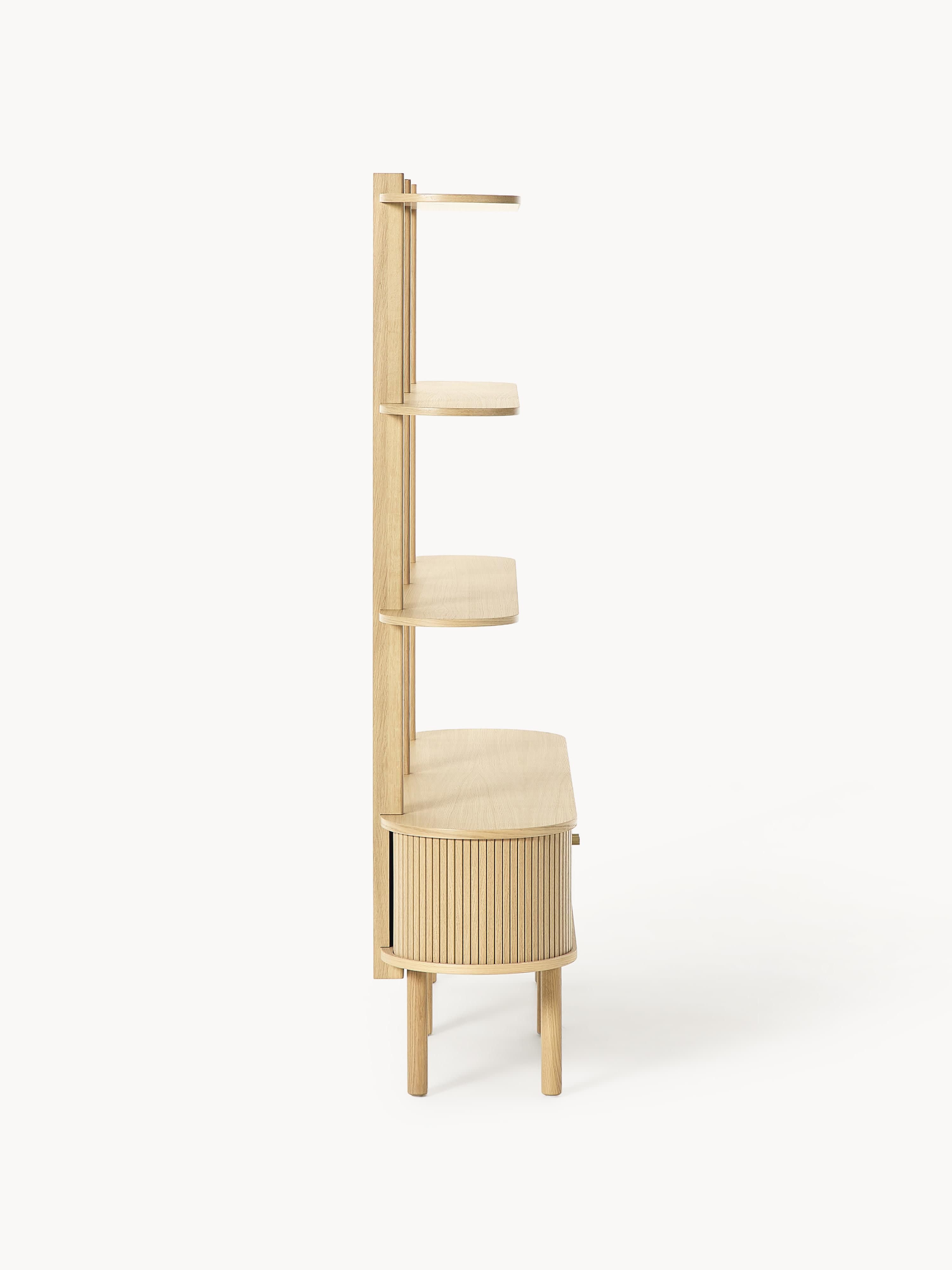 Regal Calary mit geriffelter Front