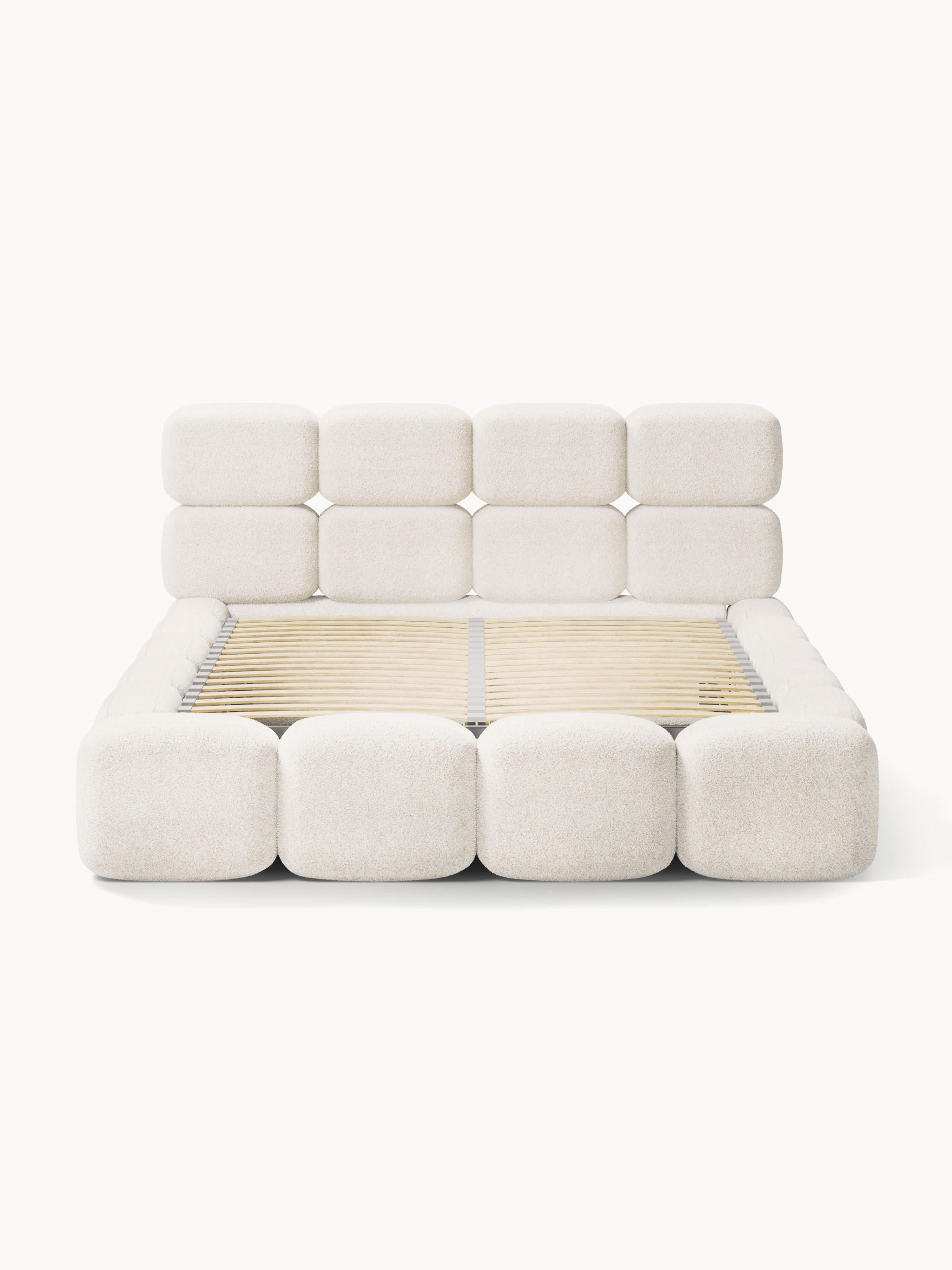 Polsterbett Tayla aus Teddy-Bouclé mit Stauraum