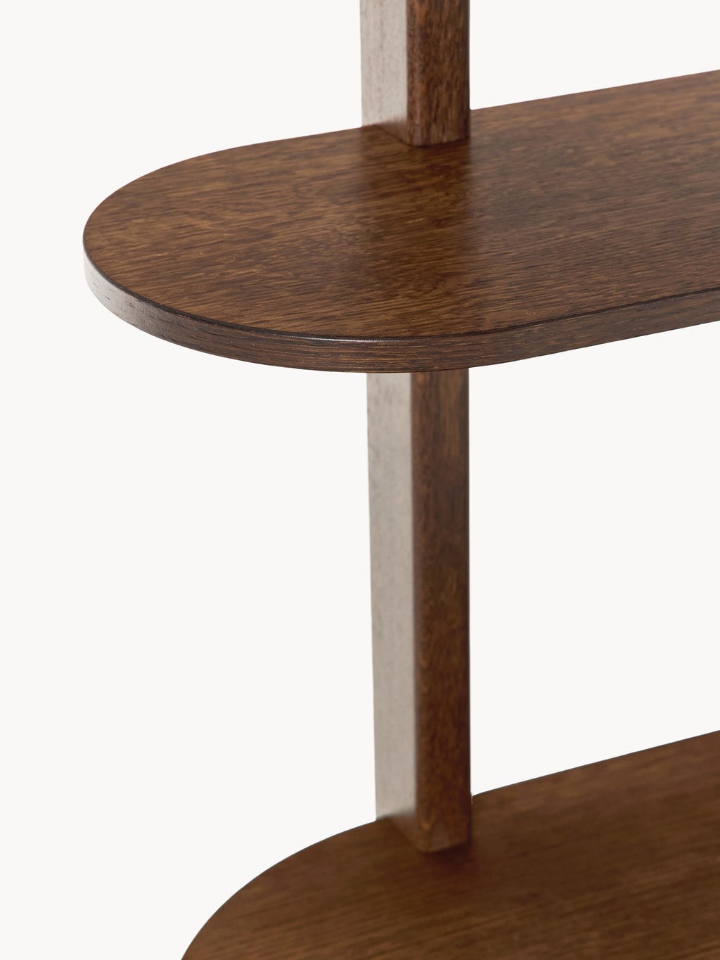Regal Calary mit geriffelter Front