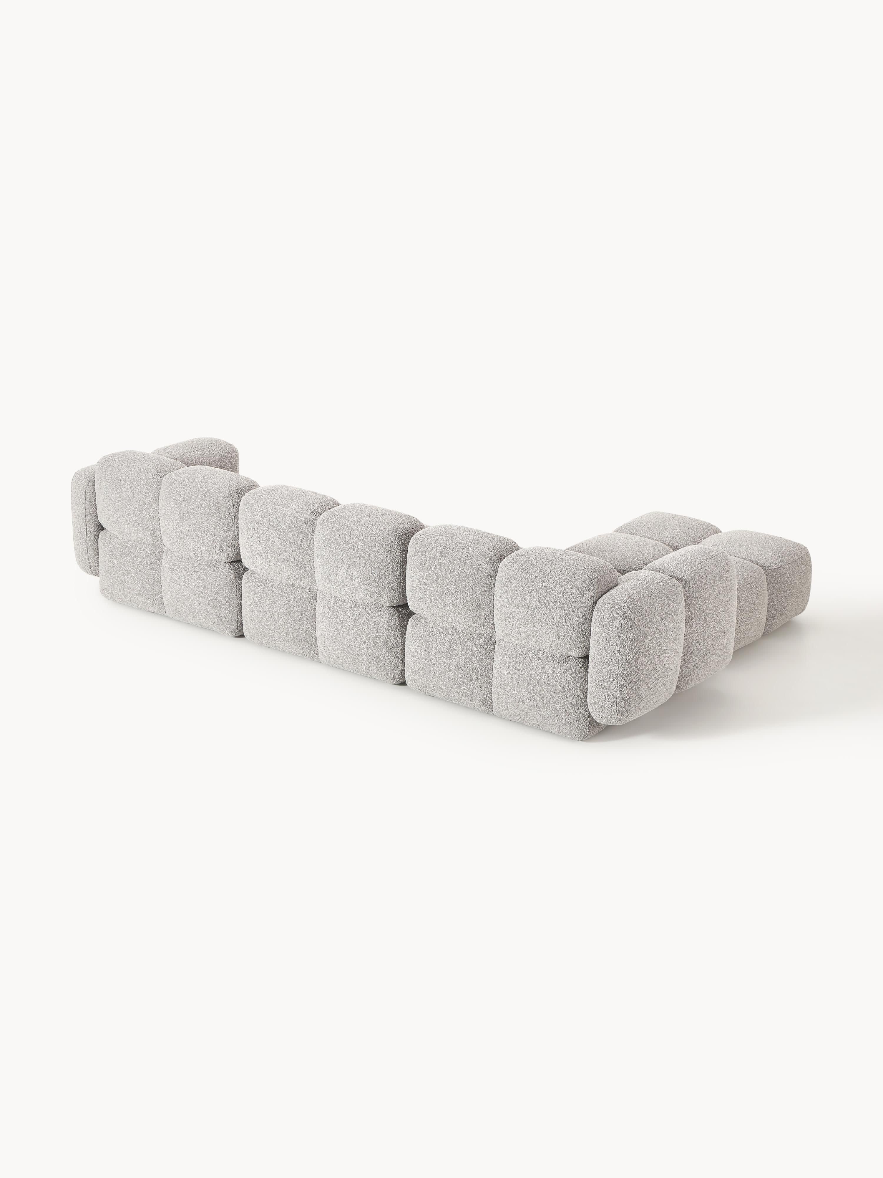Modulares Sofa Tayla (4-Sitzer) aus Bouclé mit Hocker (links/rechts)
