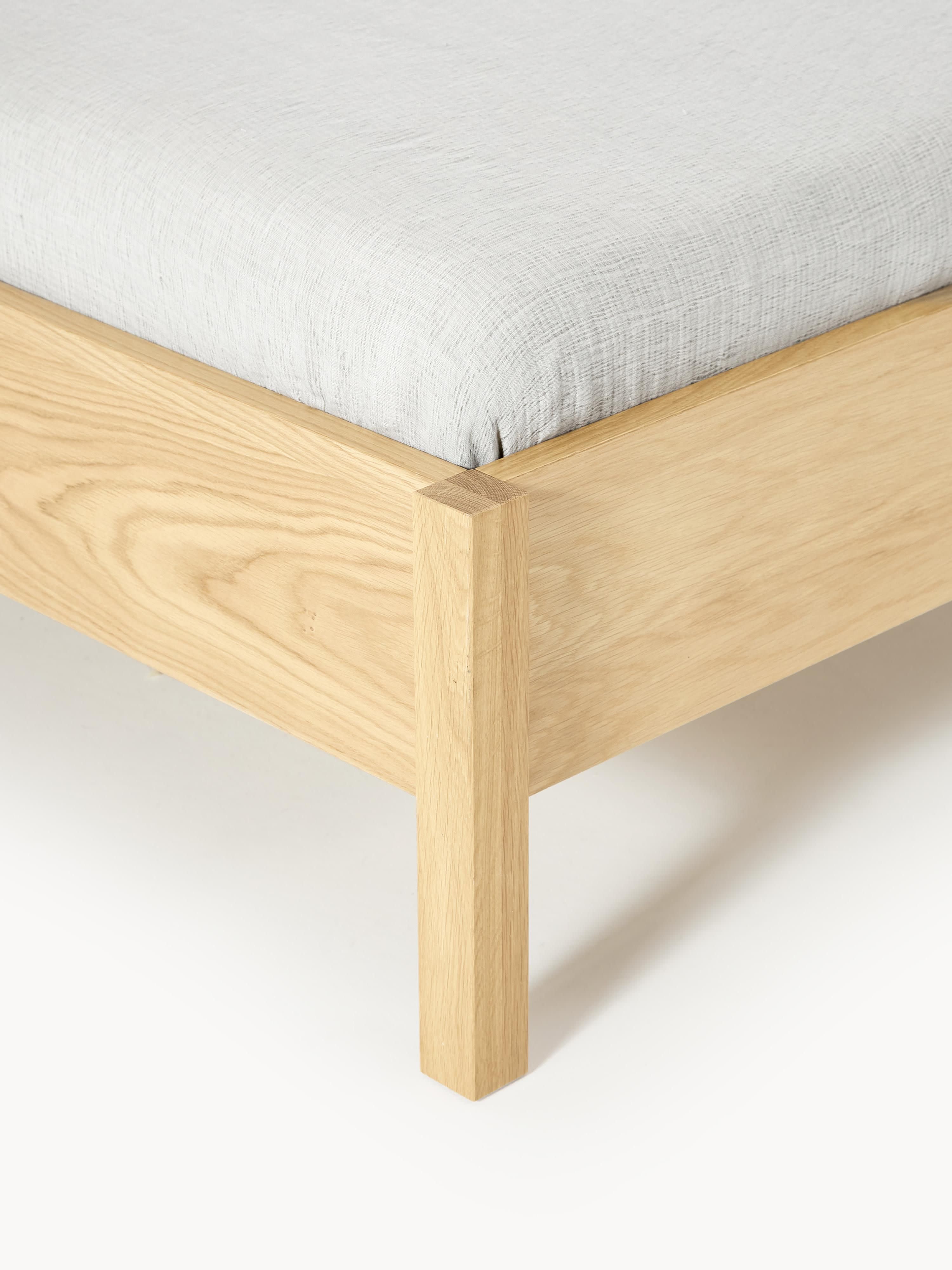 Holzbett Jones mit Kopfteil aus Bouclé