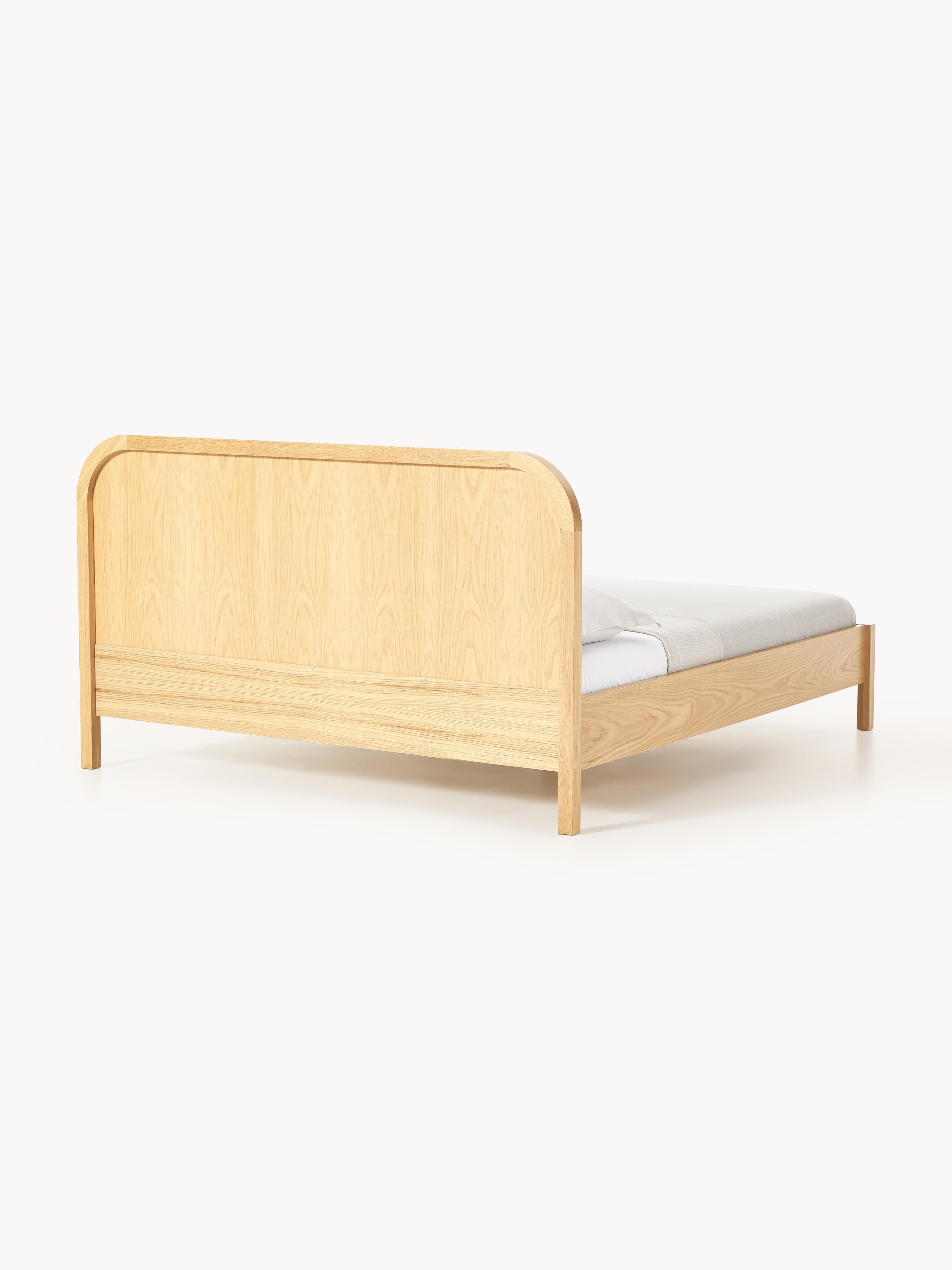 Holzbett Jones mit Kopfteil aus Bouclé