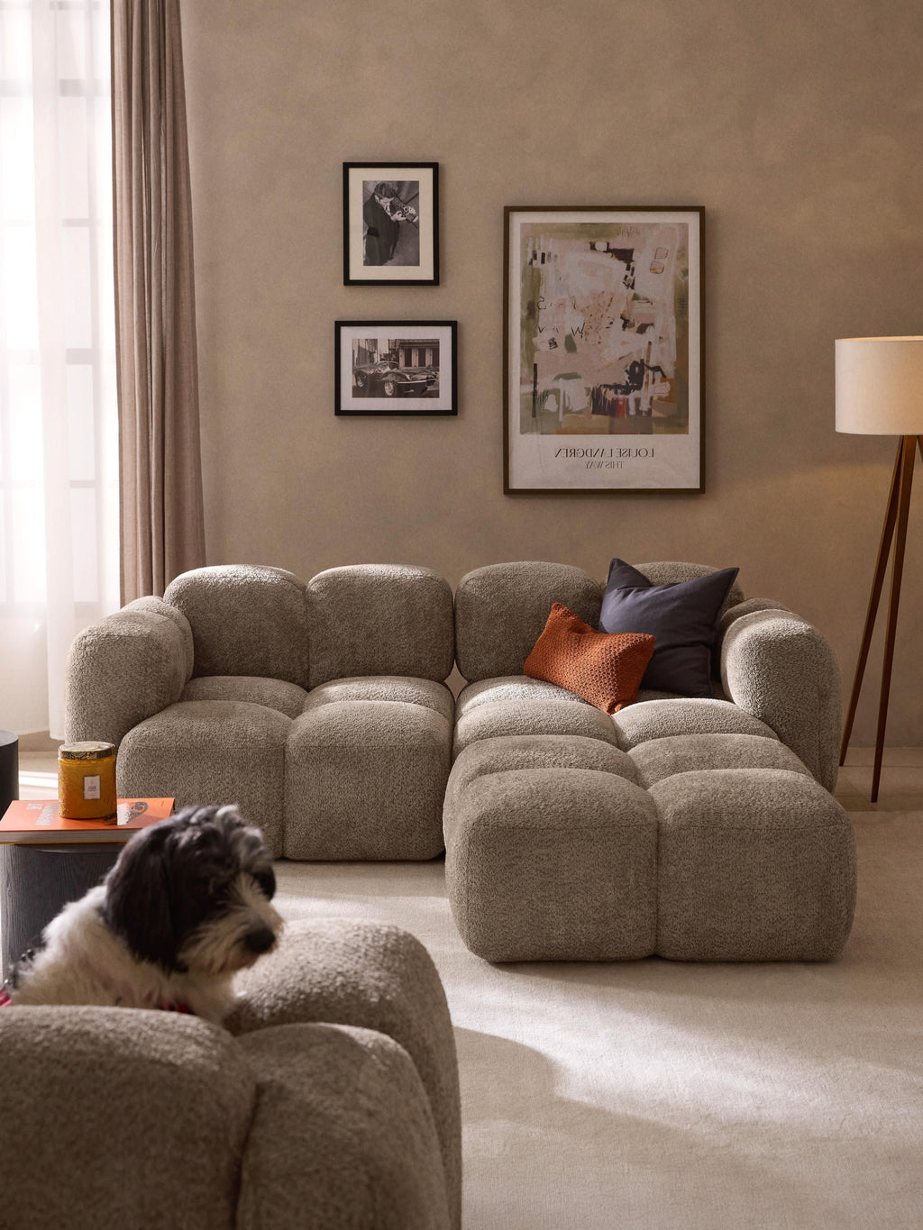 Modulares Sofa Tayla (3-Sitzer) aus Teddy-Bouclé mit Hocker (links/rechts)