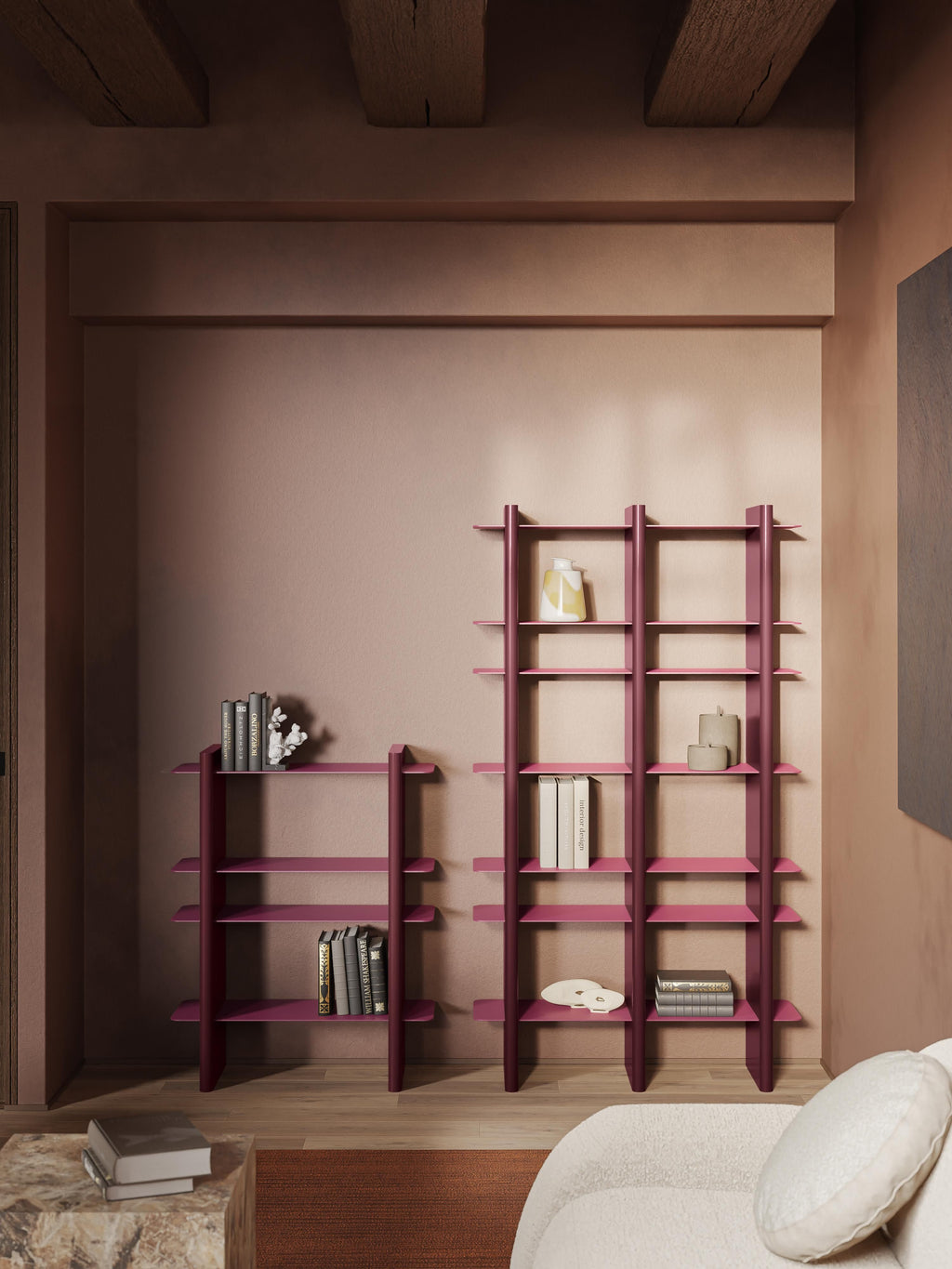 Hohes Regal Rami mit Metall-Elementen