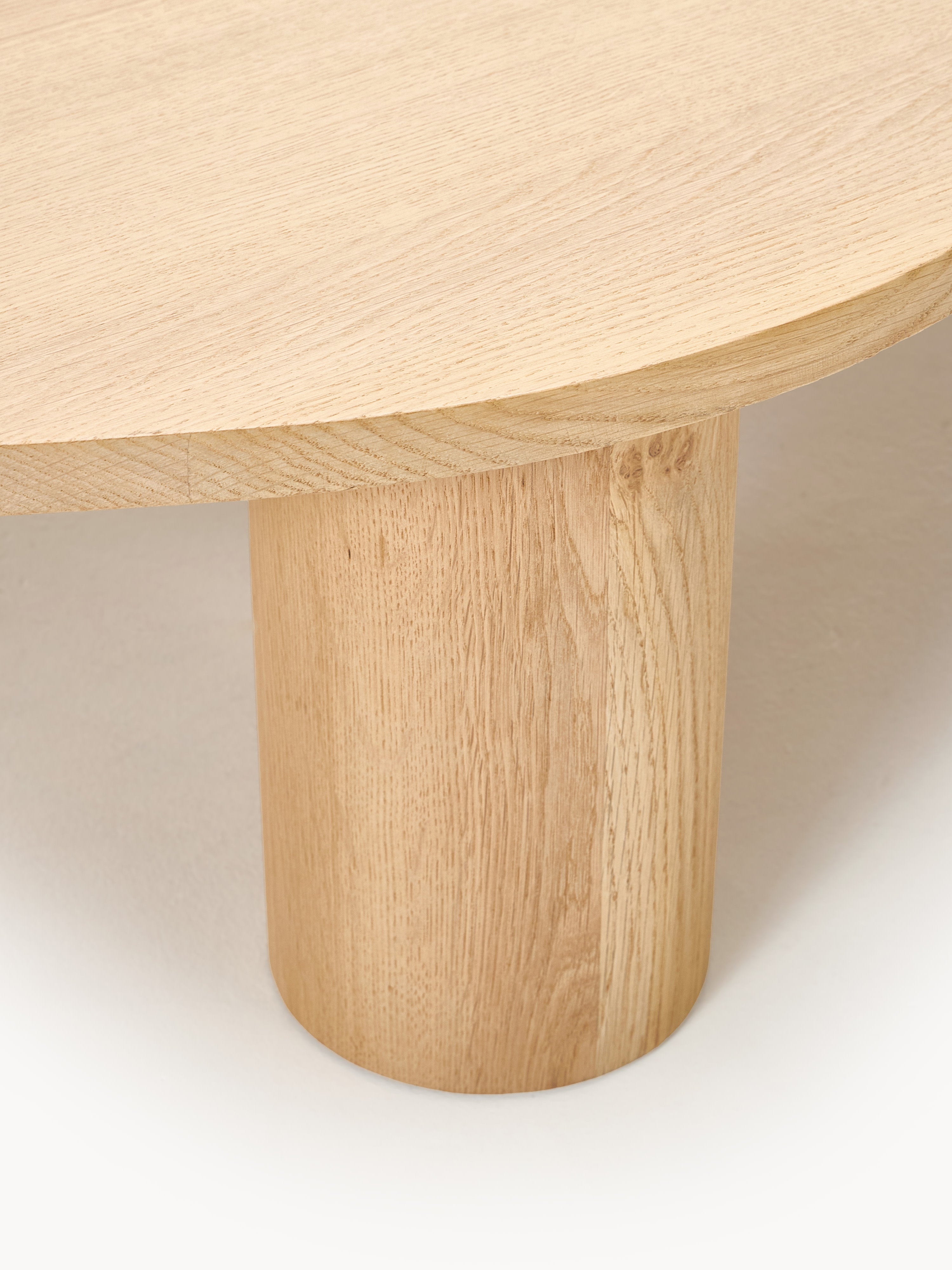 XL Couchtisch Didi aus Eichenholz in organischer Form