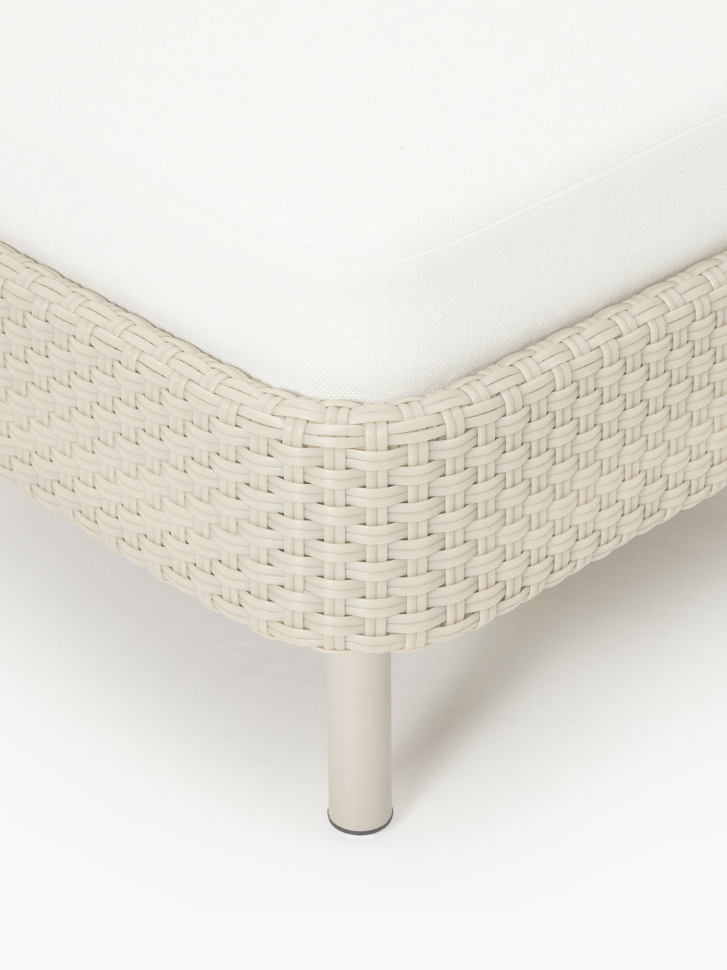 Garten-Sofa-Hocker Hani mit Schutzhülle