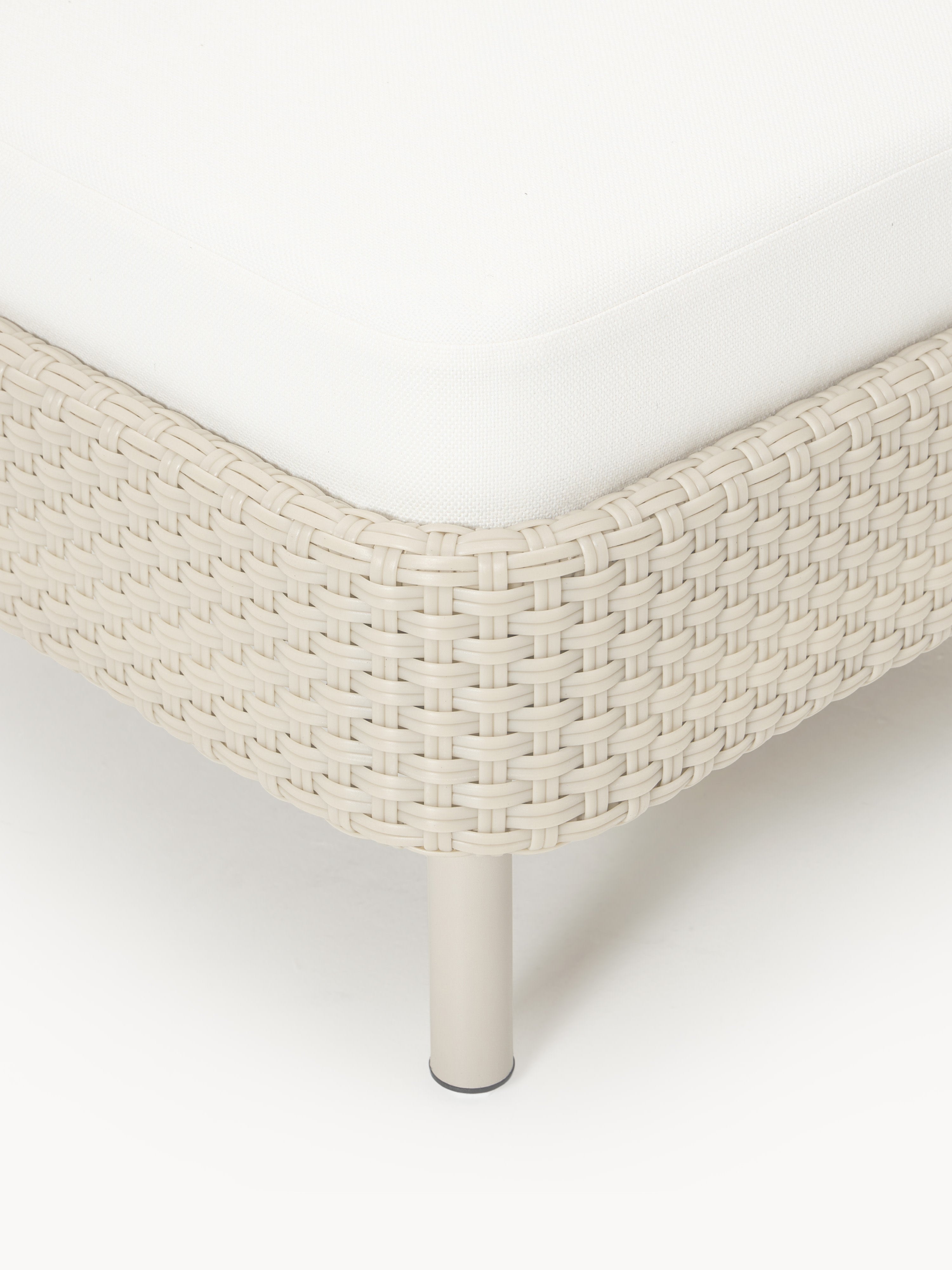 Garten-Sofa-Hocker Hani mit Schutzhülle