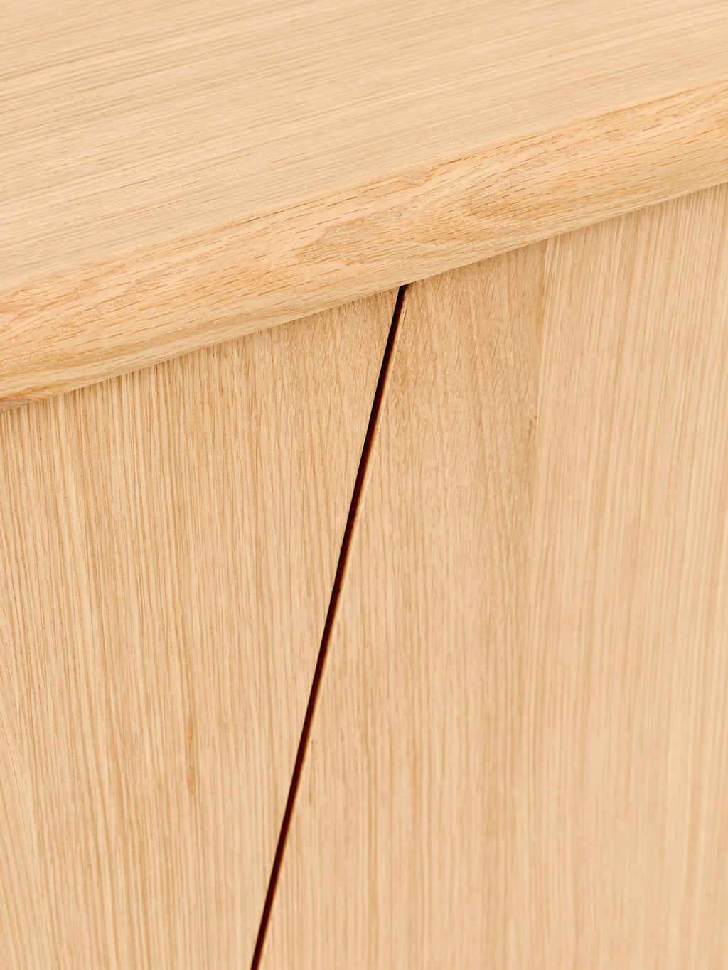 Holz-Sideboard Tundra mit Travertin-Beinen