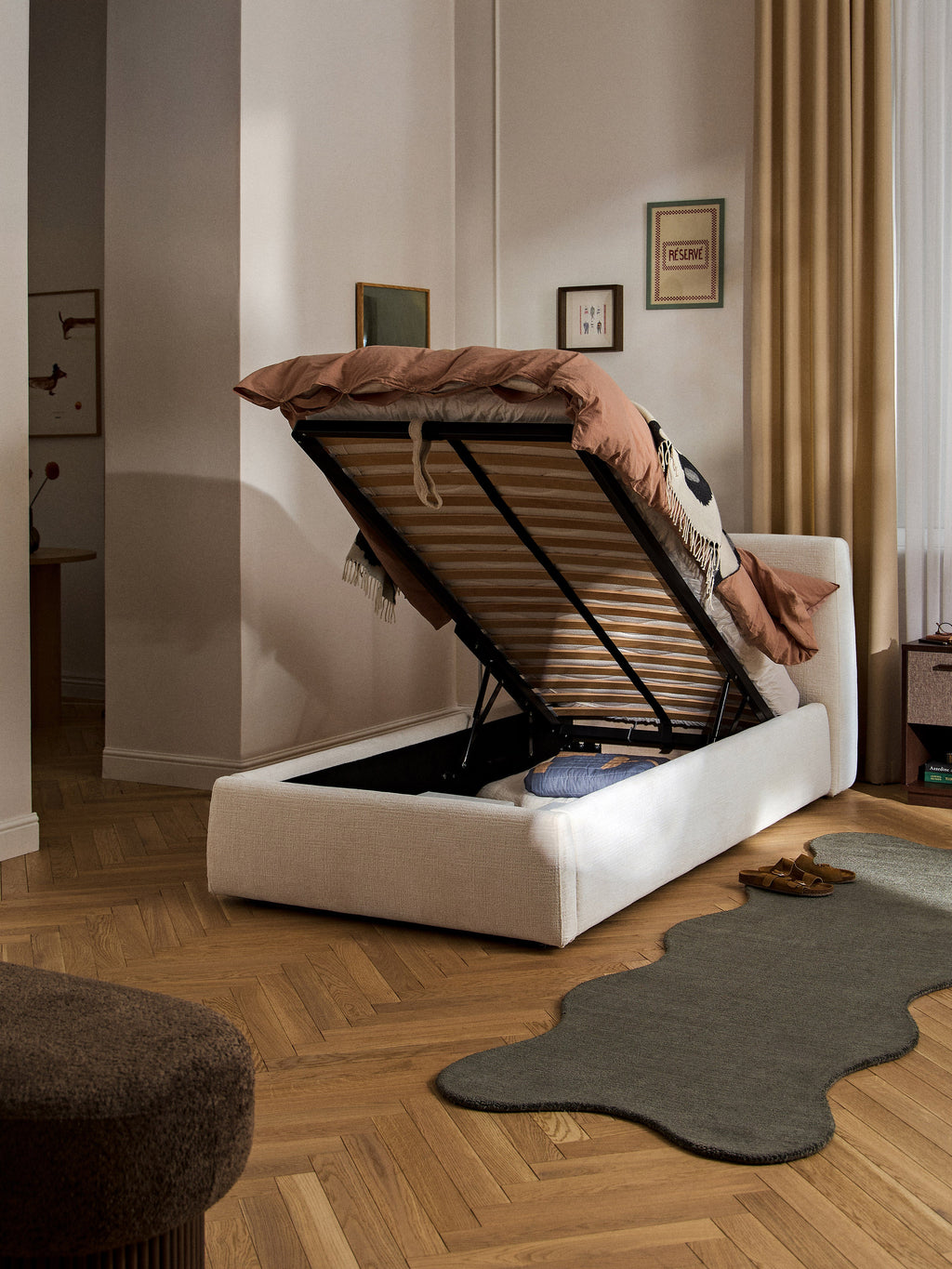 Gepolstertes Einzelbett Cloud mit Stauraum