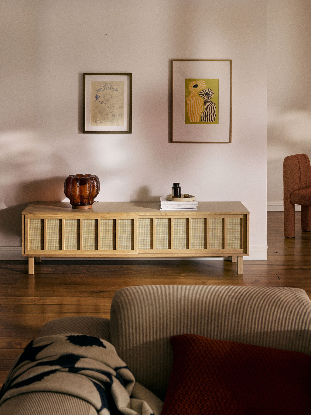 TV-Lowboard Echo mit Rattan-Fronten