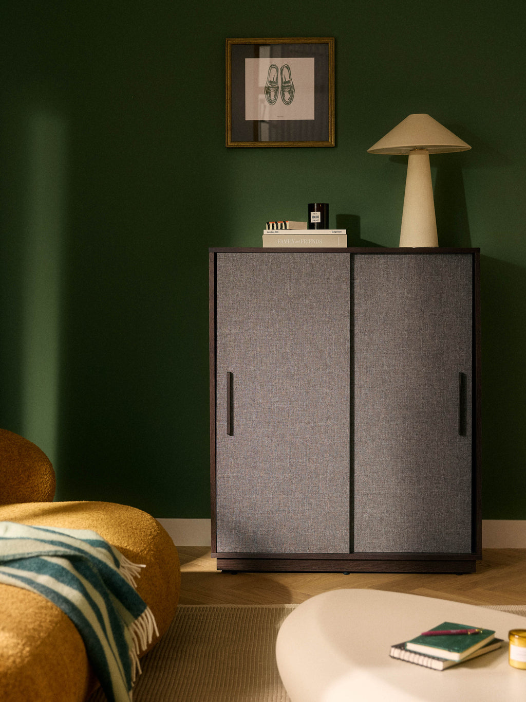 Holz-Highboard Wisp mit gepolsteter Front
