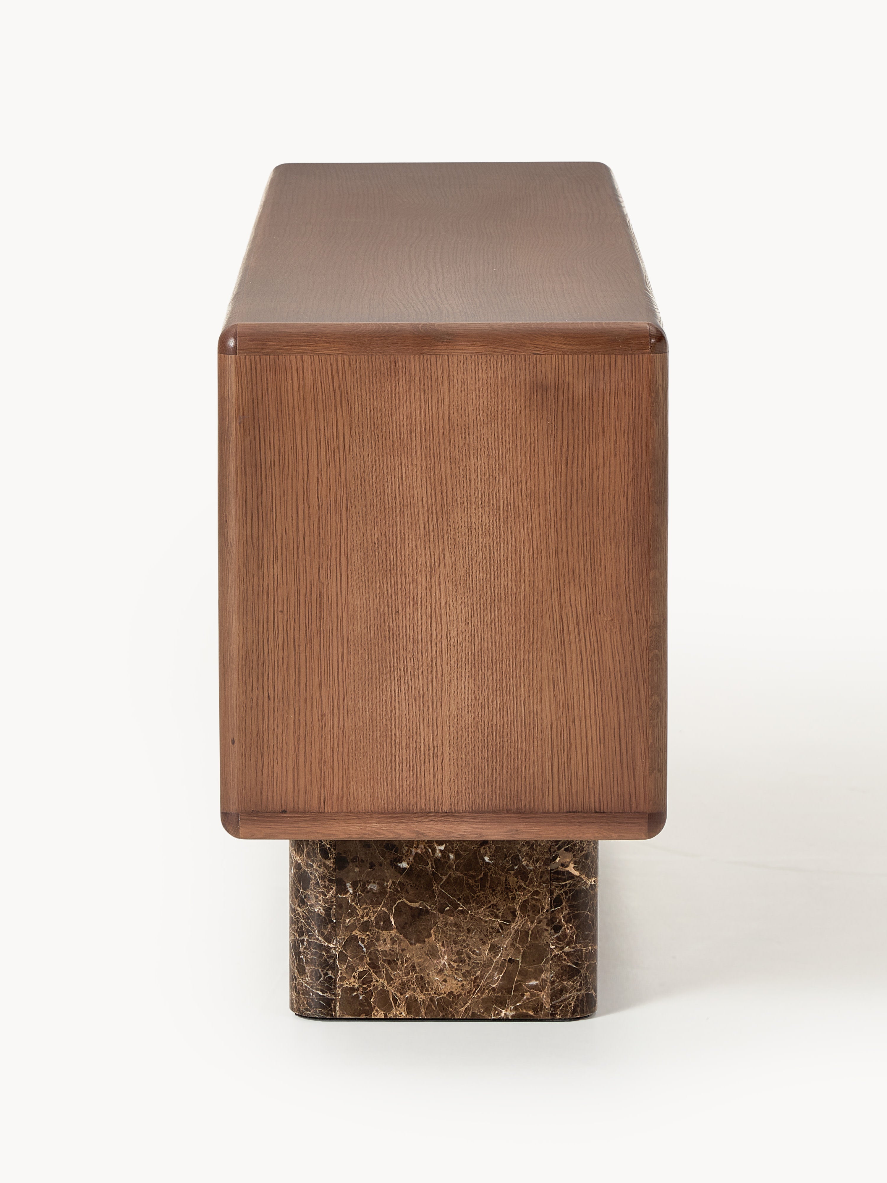Holz-Sideboard Tundra mit Emperador-Marmorbeinen
