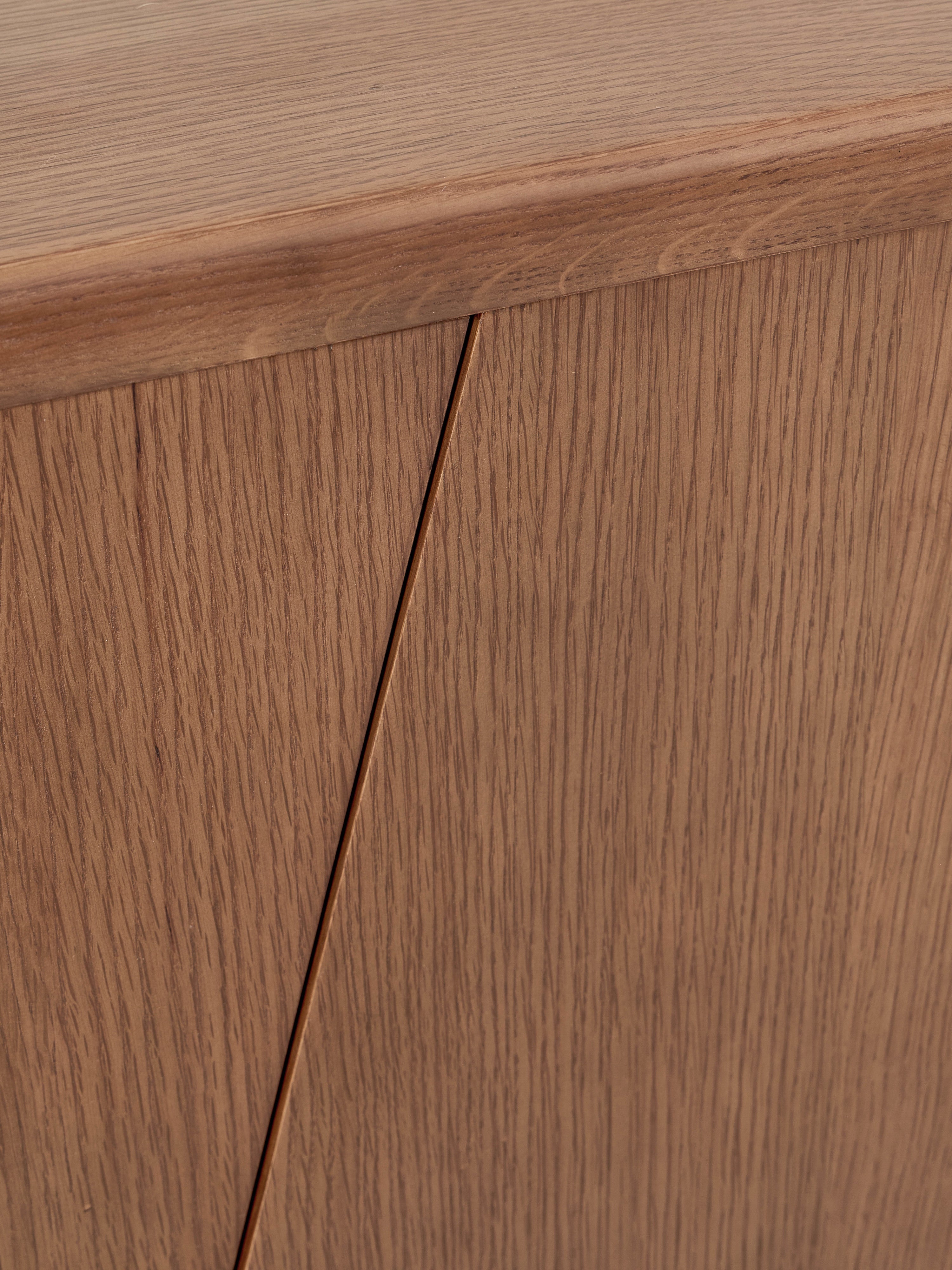 Holz-Sideboard Tundra mit Emperador-Marmorbeinen