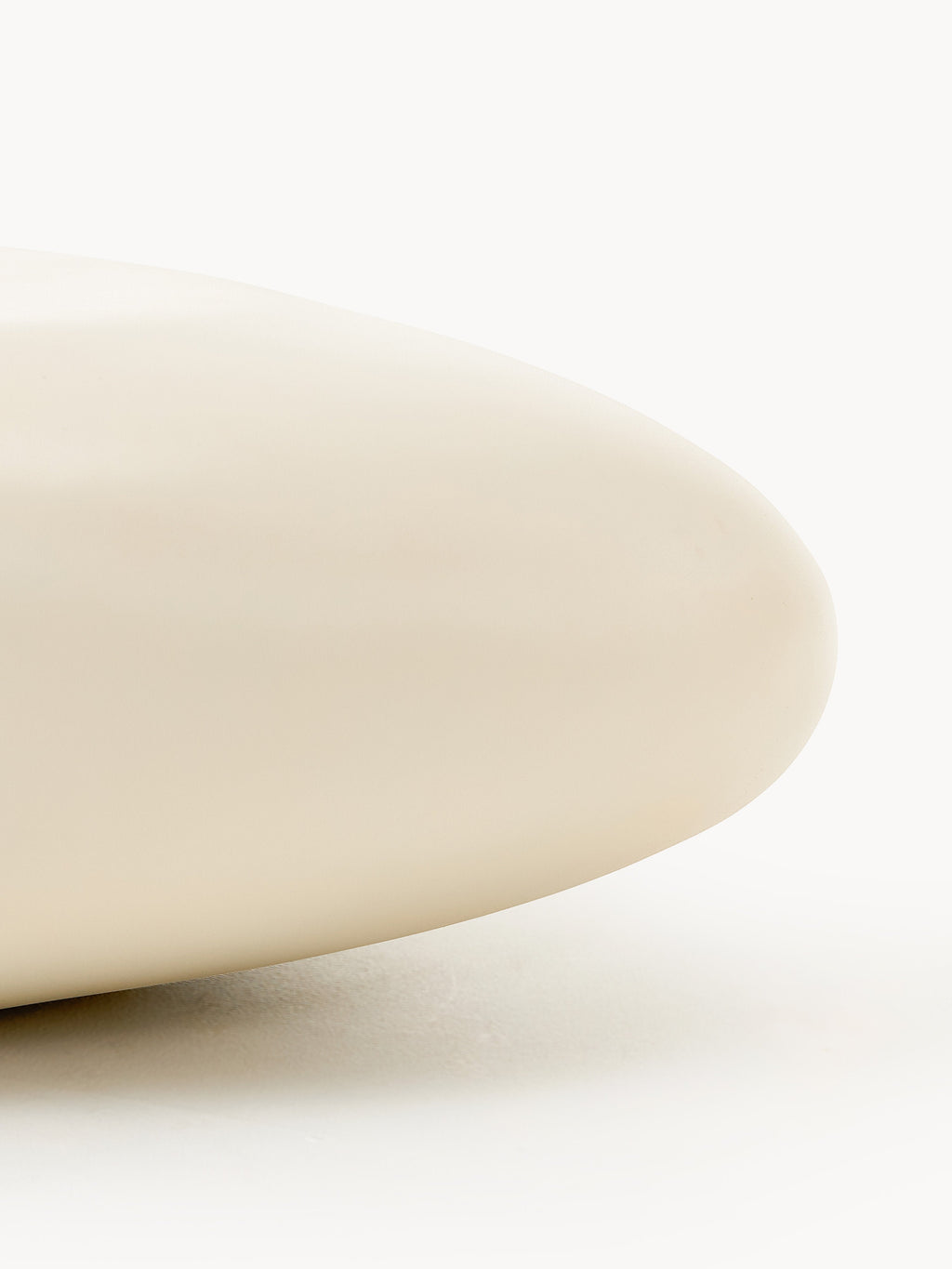 Großer Couchtisch Pietra in organischer Form, B 135 cm
