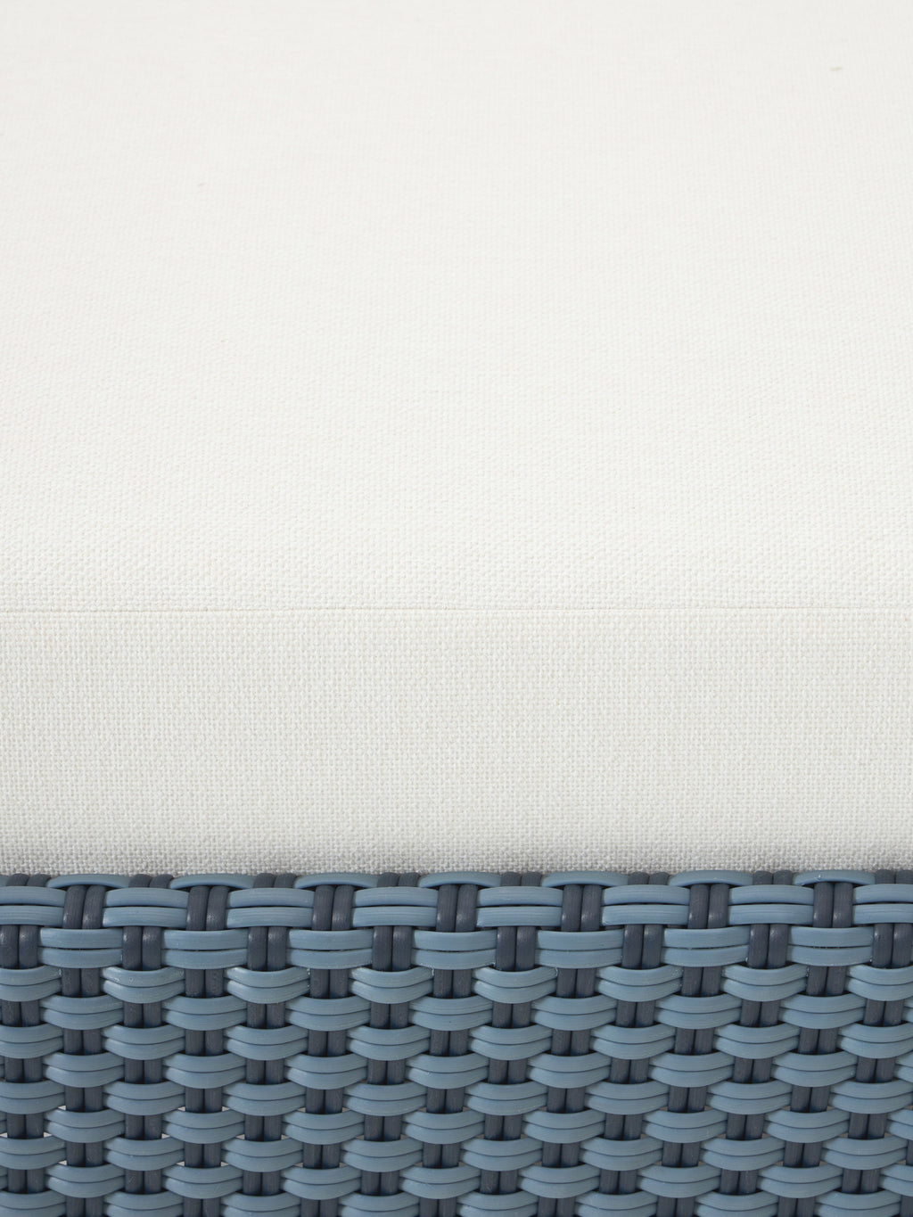 Garten-Sofa-Hocker Hani mit Schutzhülle