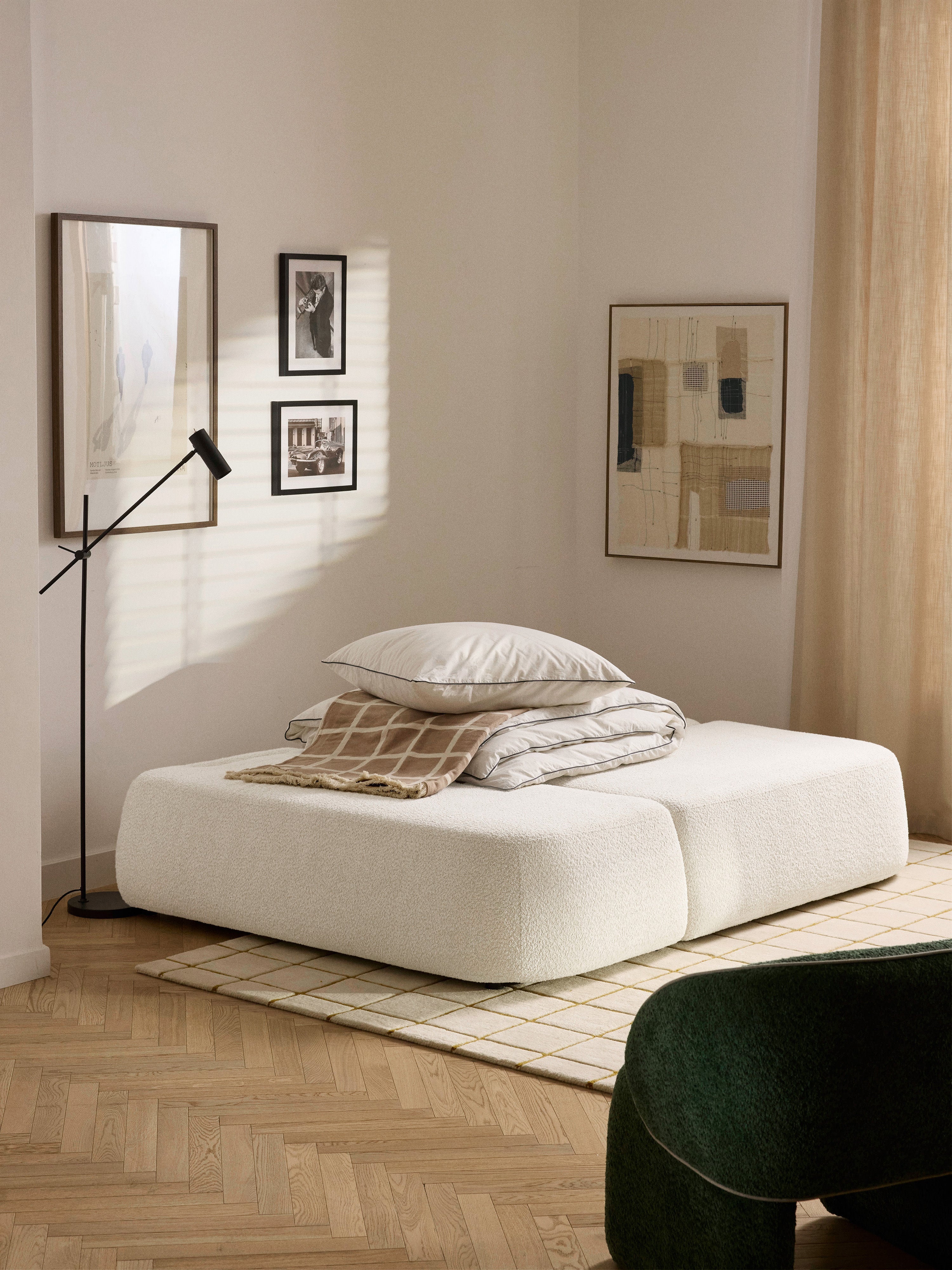 Schlafsofa Pao aus Teddy-Bouclé mit Stauraum