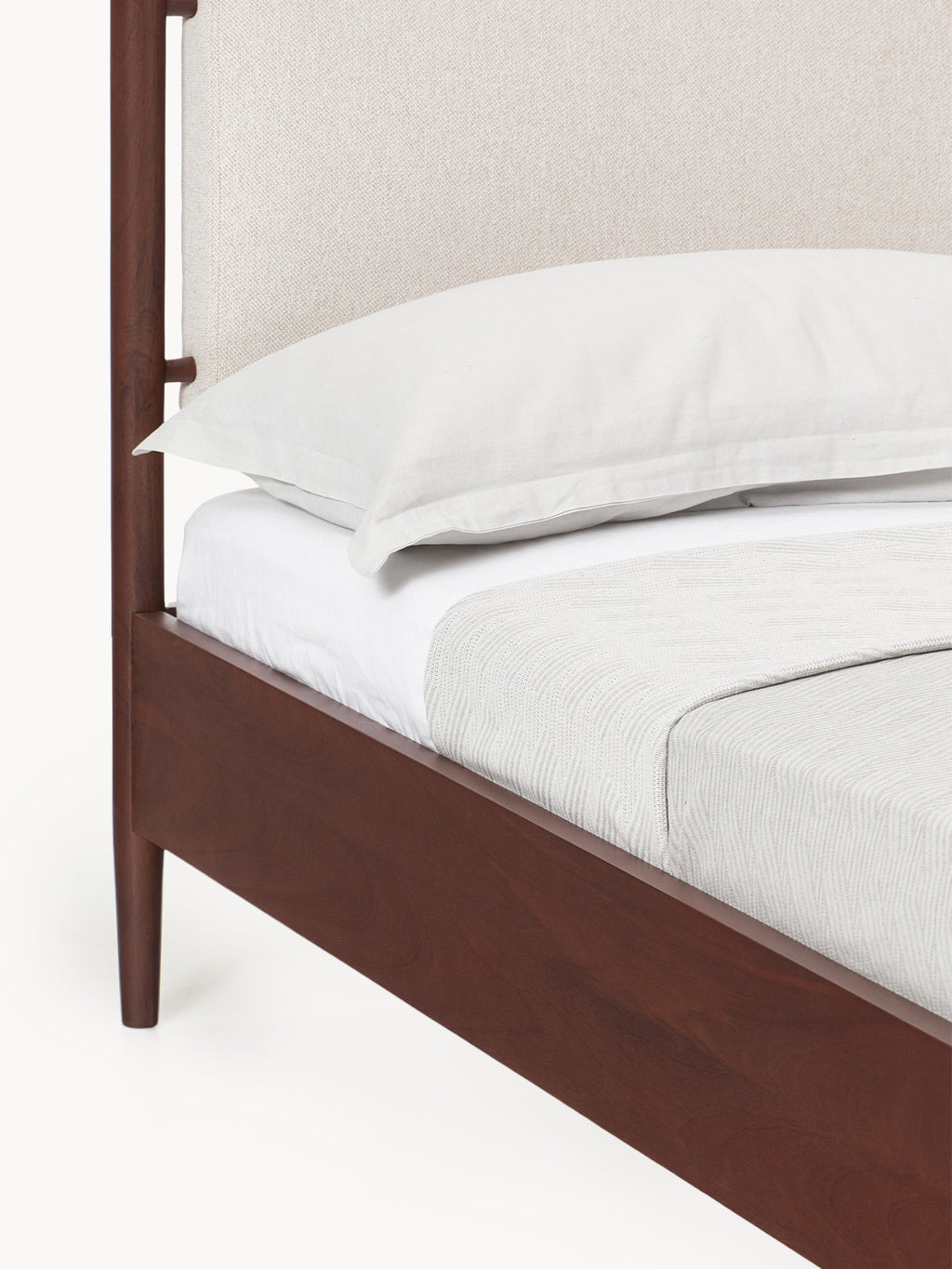 Bett Paul aus Mangoholz